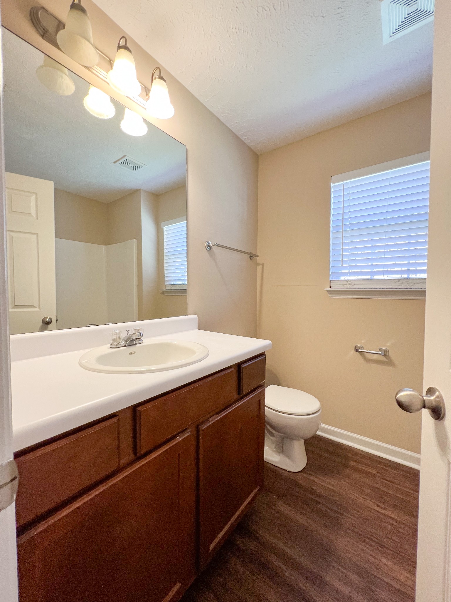 1436 Sunray Dr