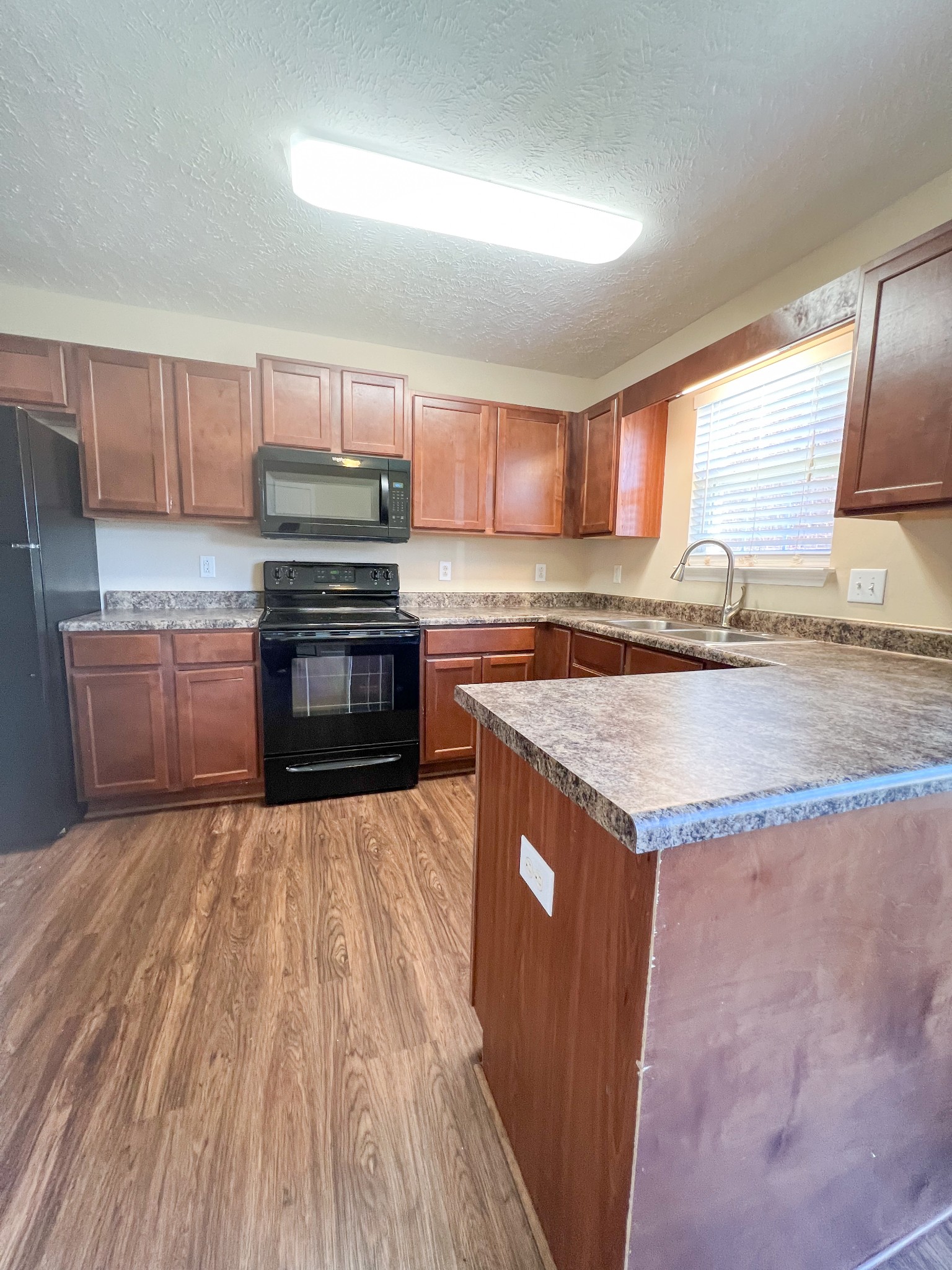 1436 Sunray Dr