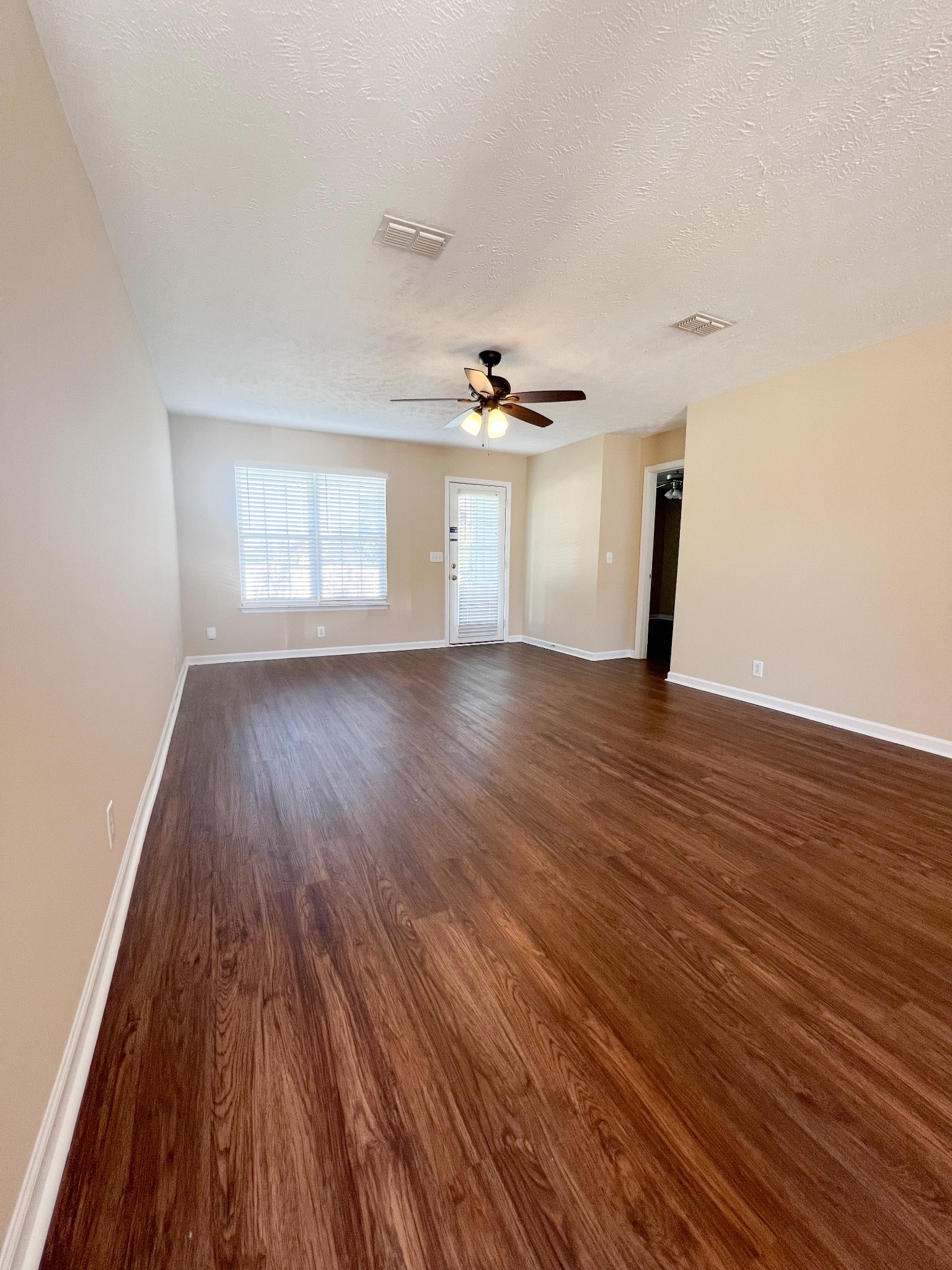 1436 Sunray Dr