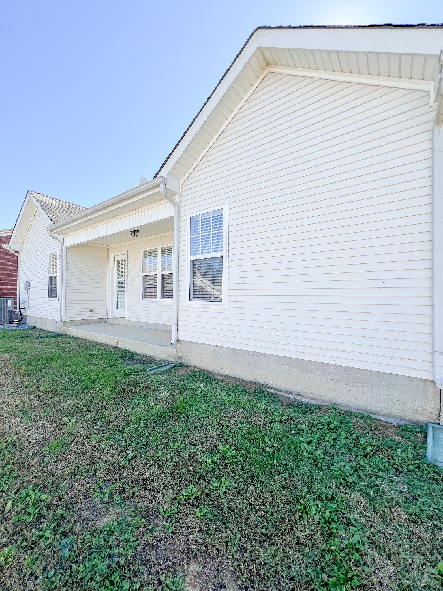 1436 Sunray Dr