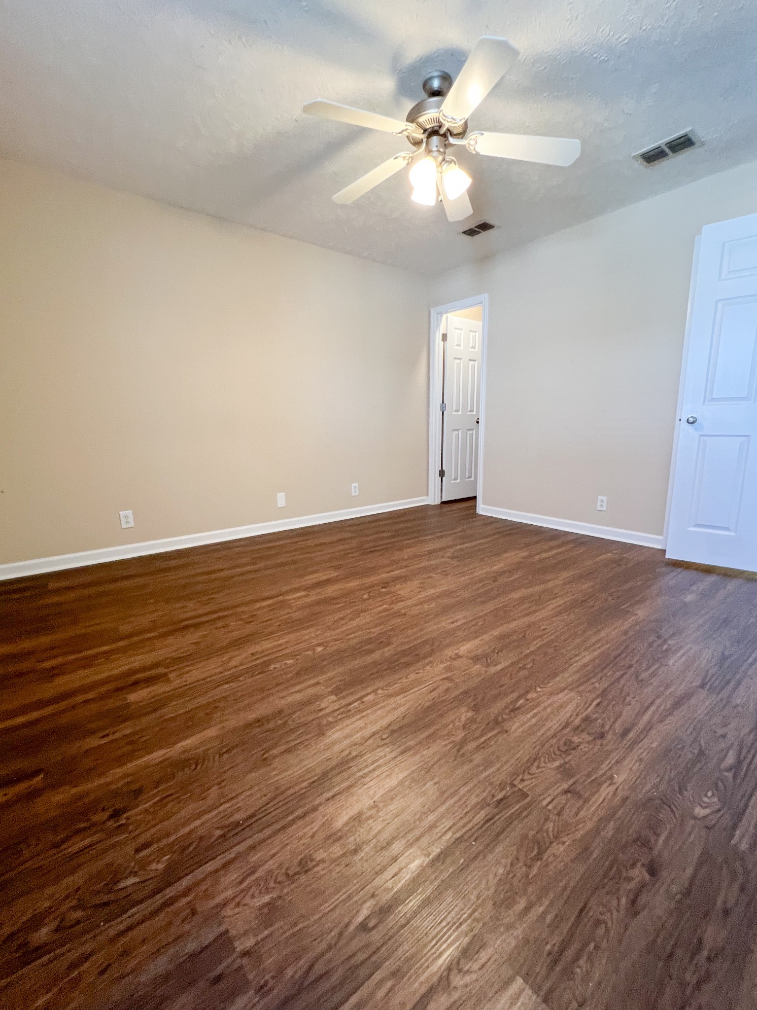 1436 Sunray Dr