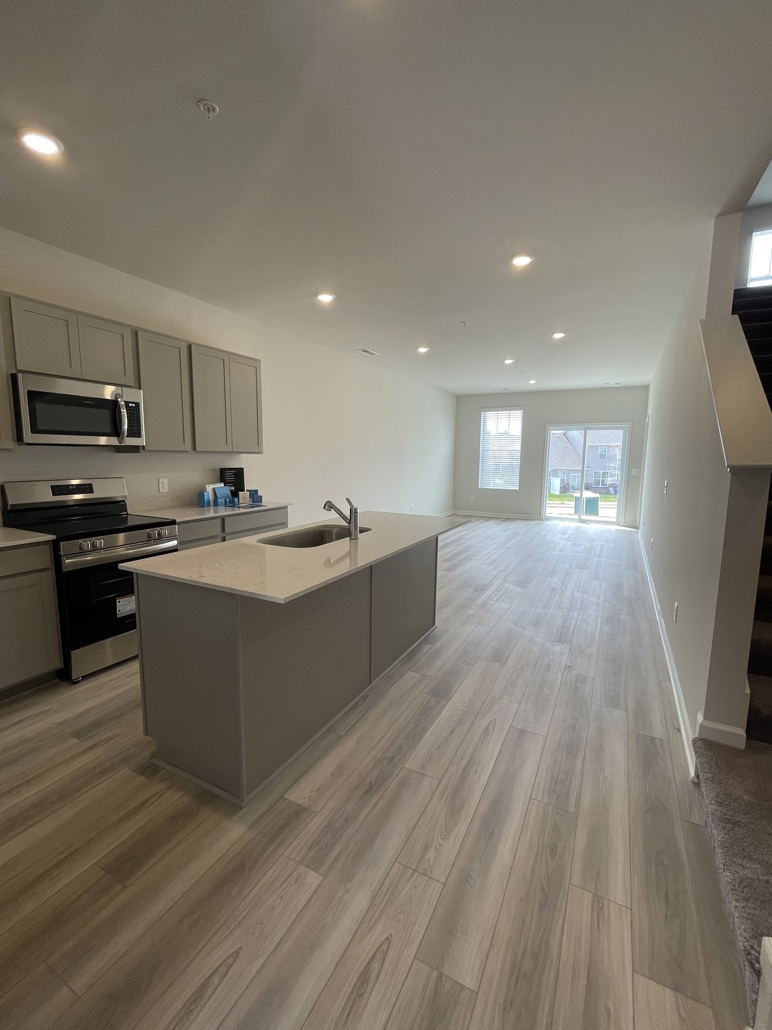 421 Aclott Way