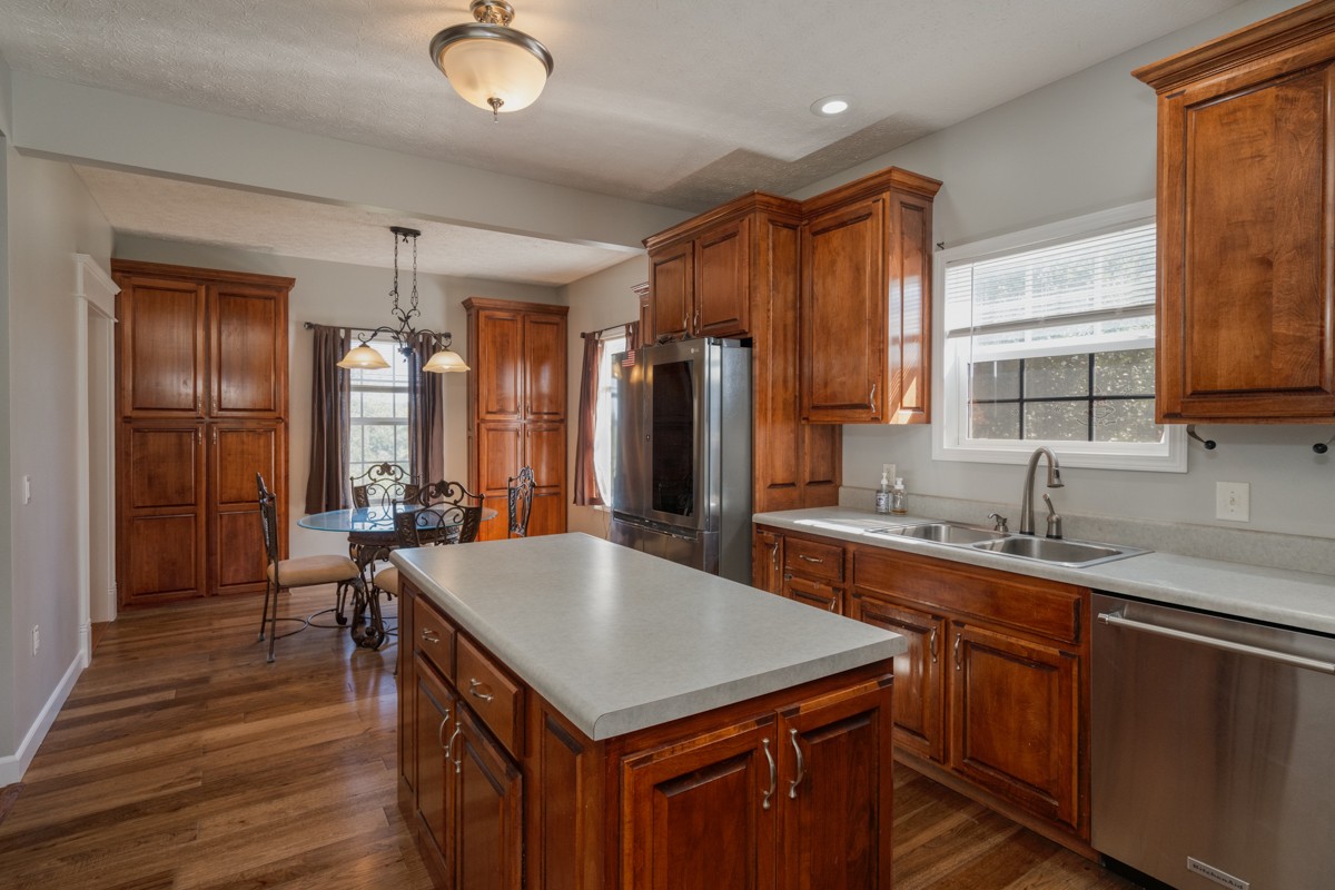 1301 Rogues Fork Rd