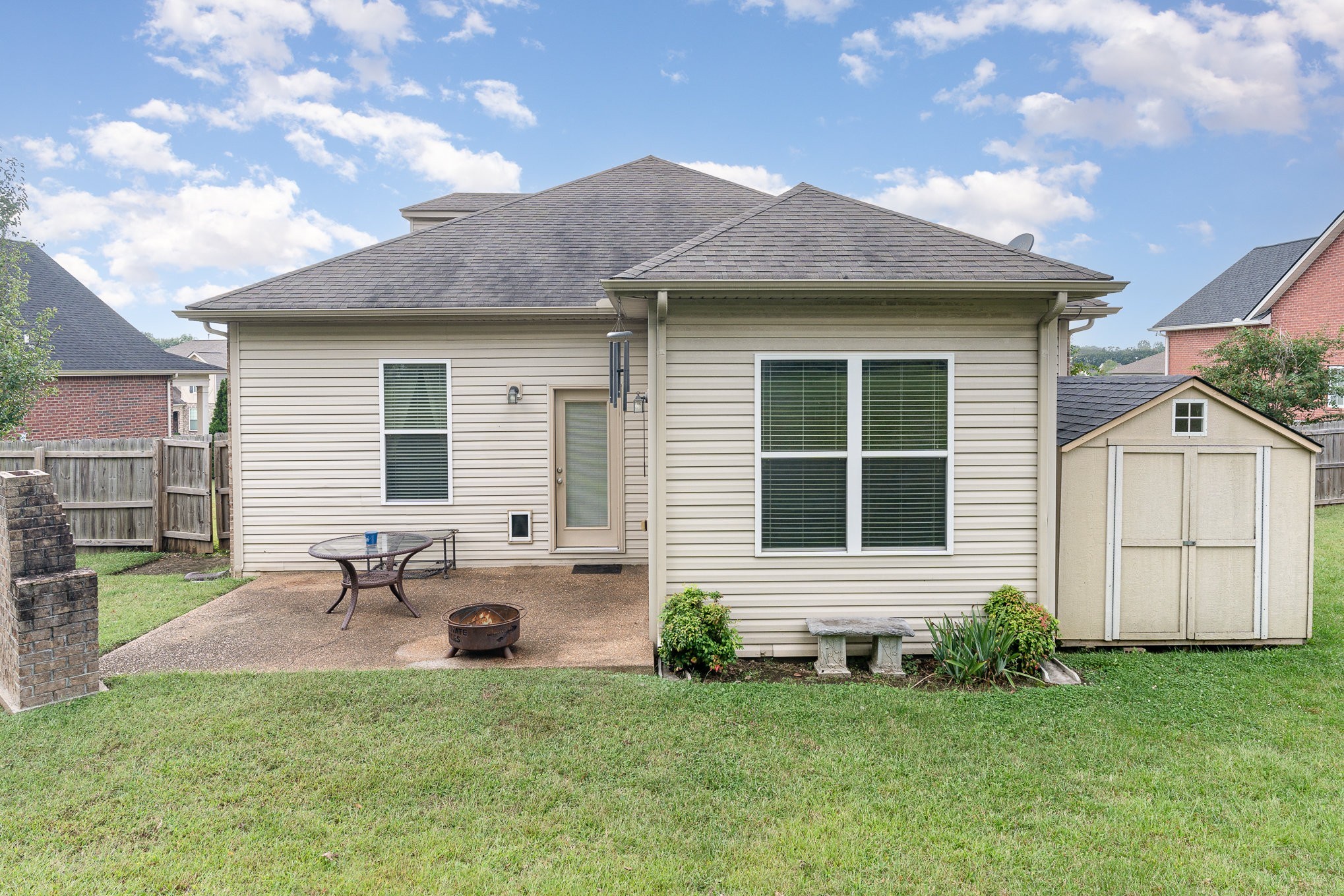 1064 Oakhall Dr