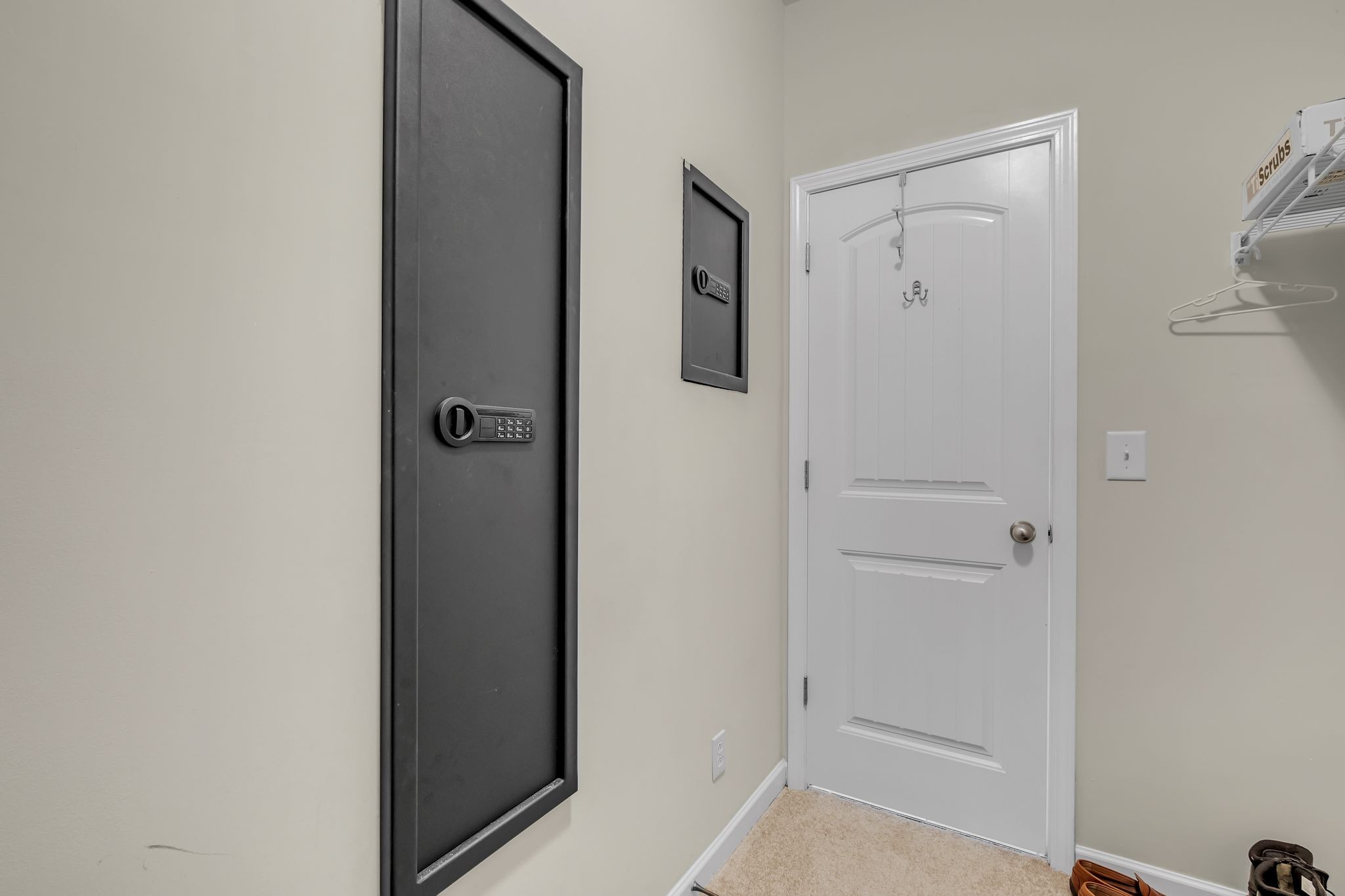 1064 Oakhall Dr