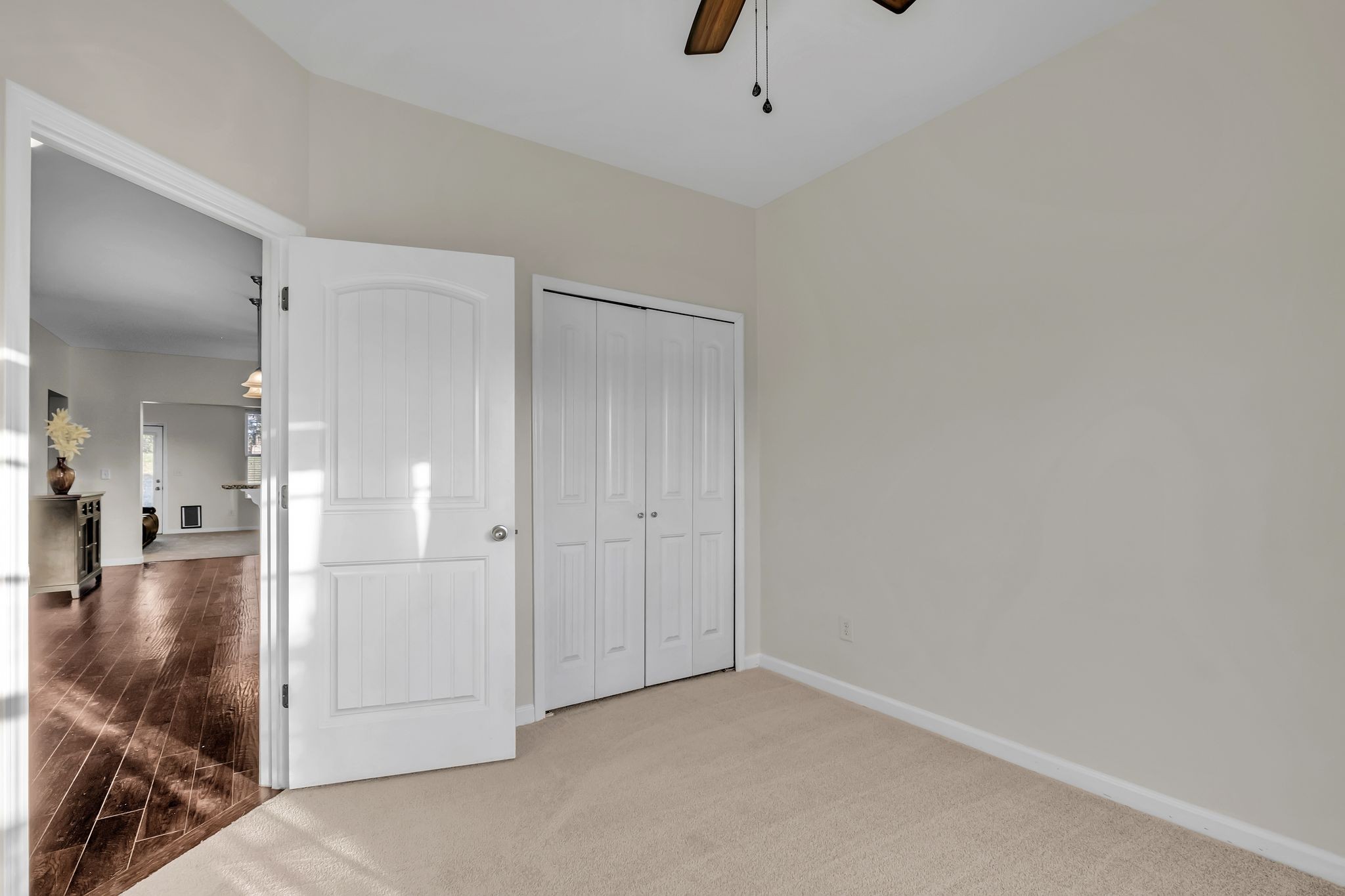 1064 Oakhall Dr