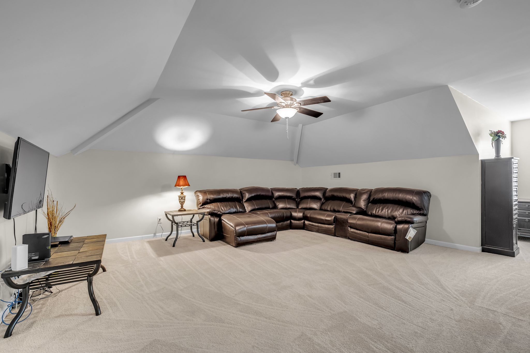 1064 Oakhall Dr