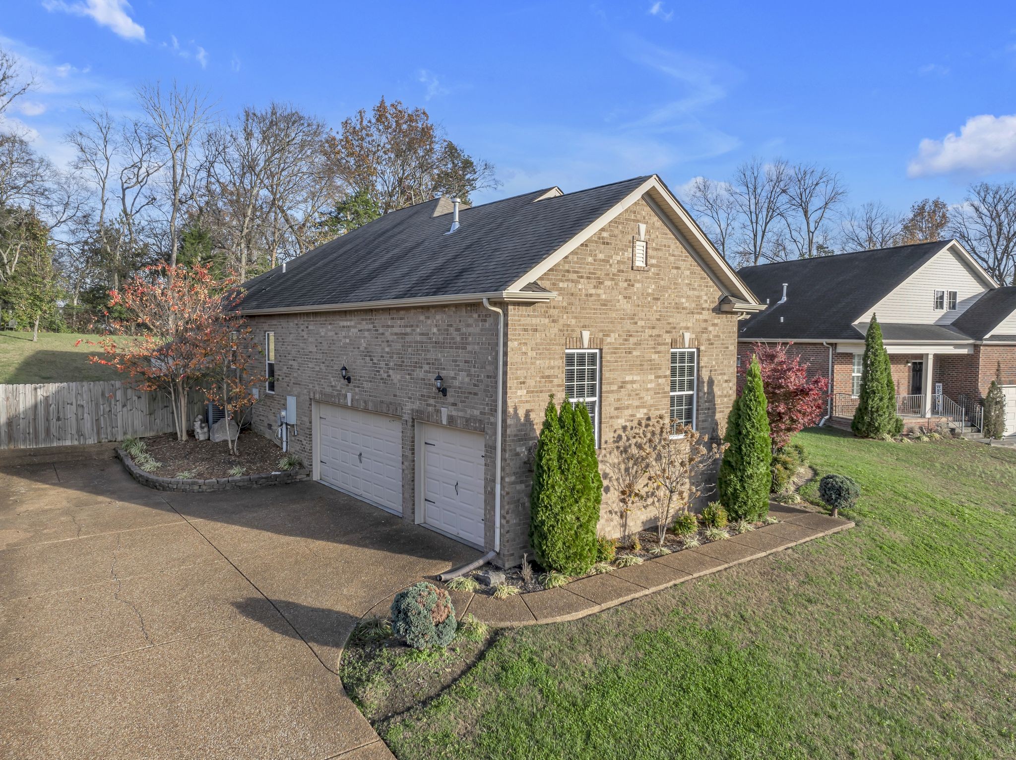 1064 Oakhall Dr