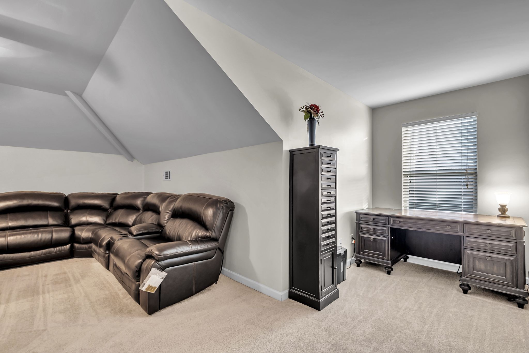 1064 Oakhall Dr