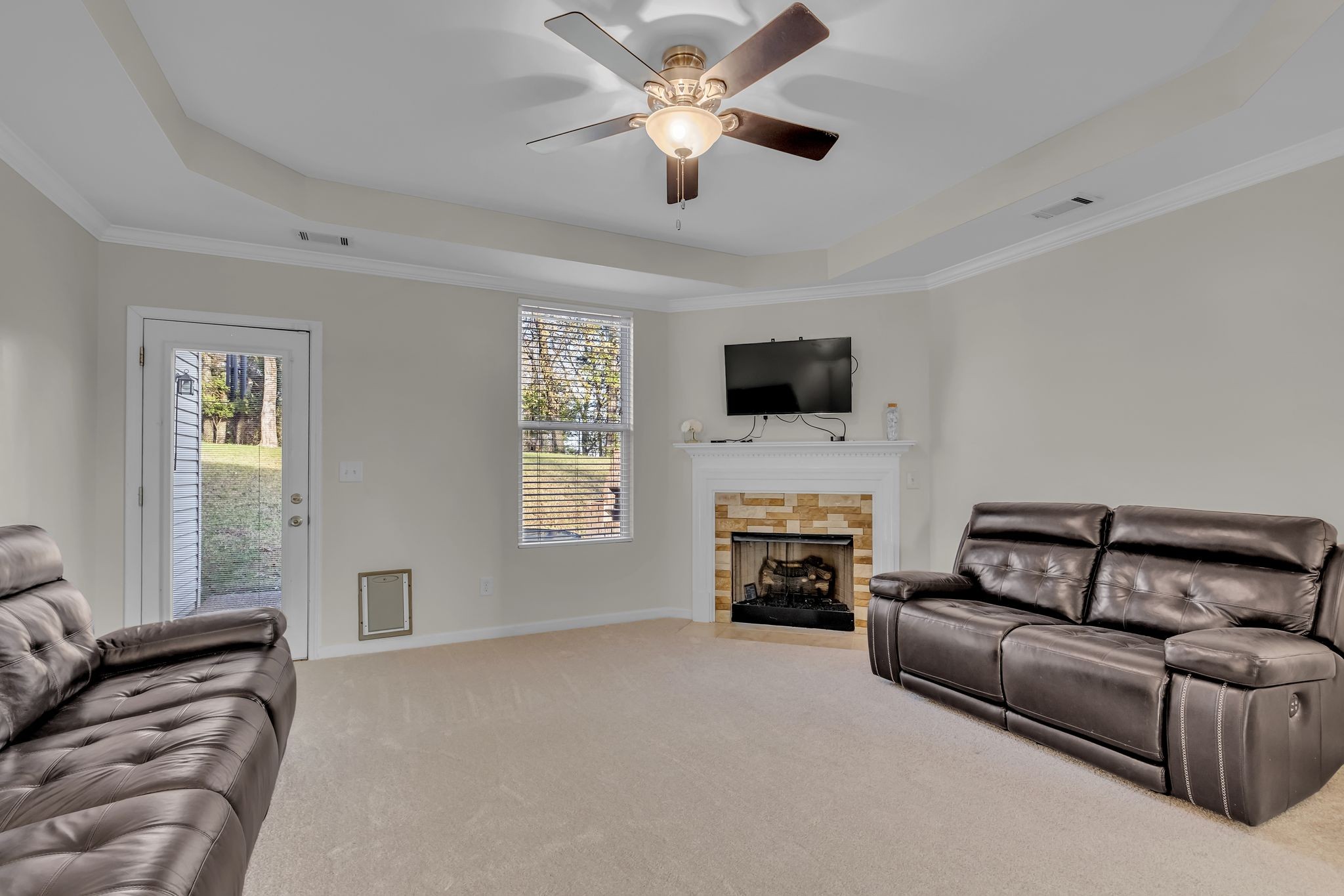 1064 Oakhall Dr