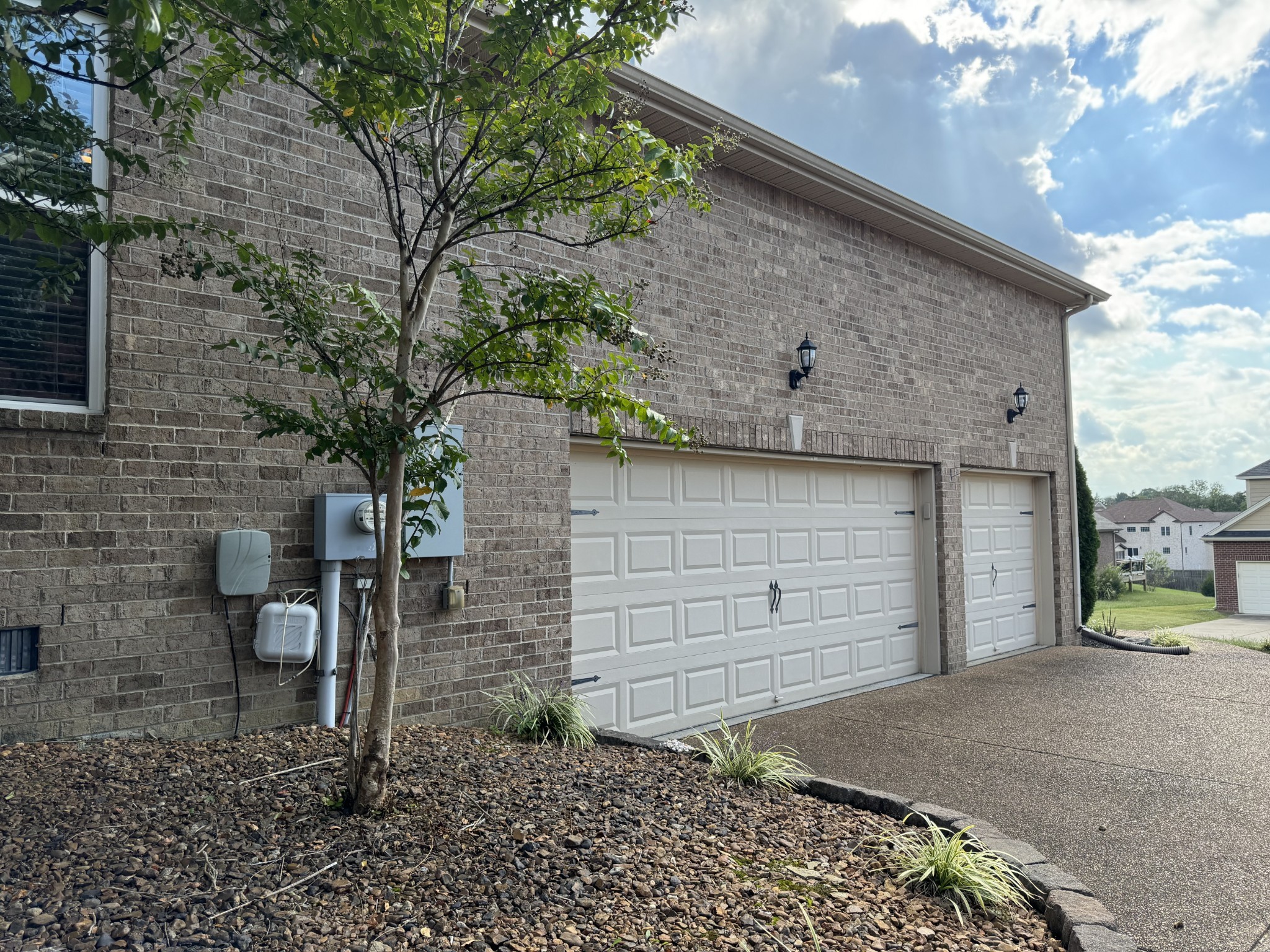 1064 Oakhall Dr