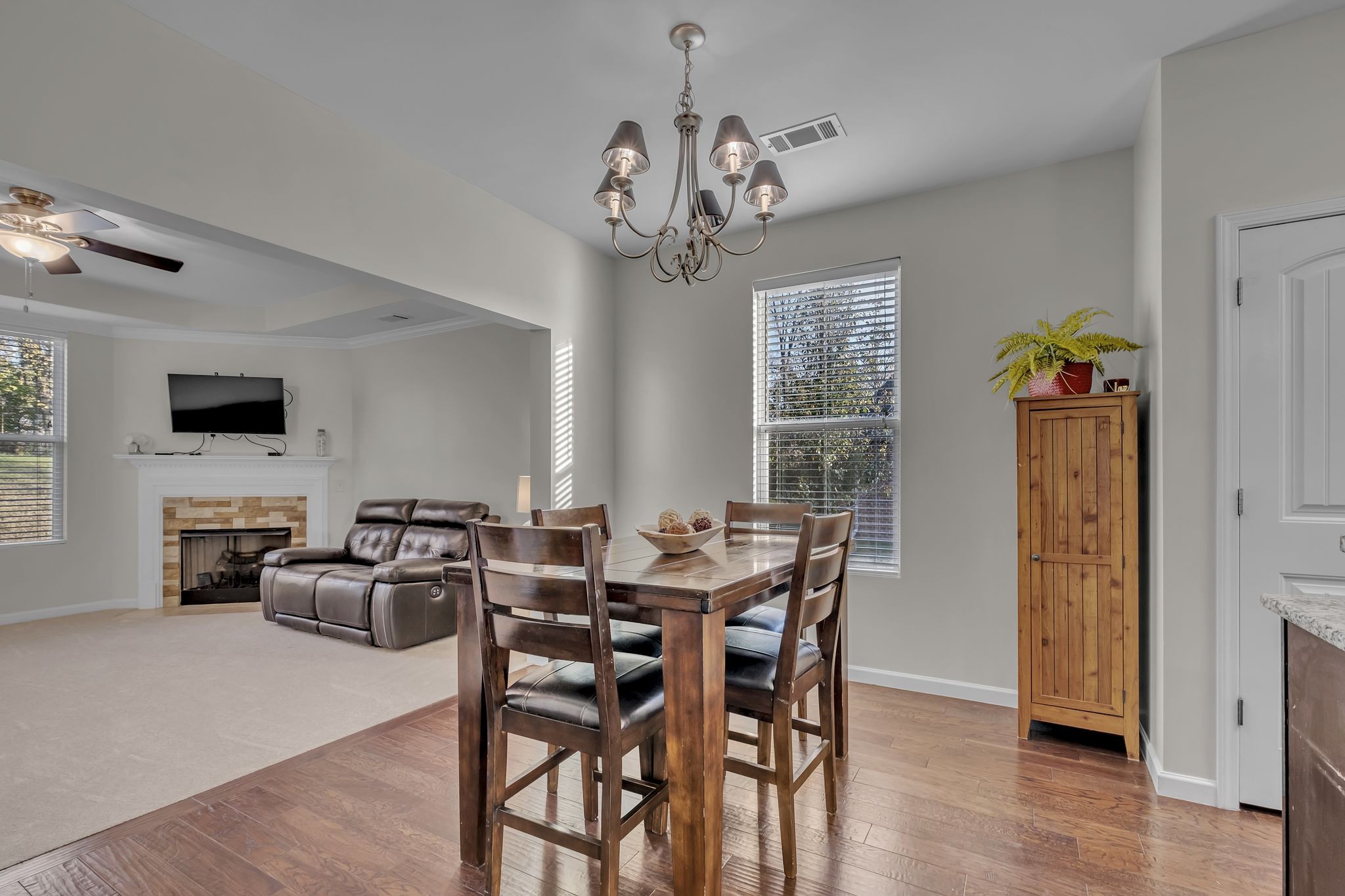 1064 Oakhall Dr