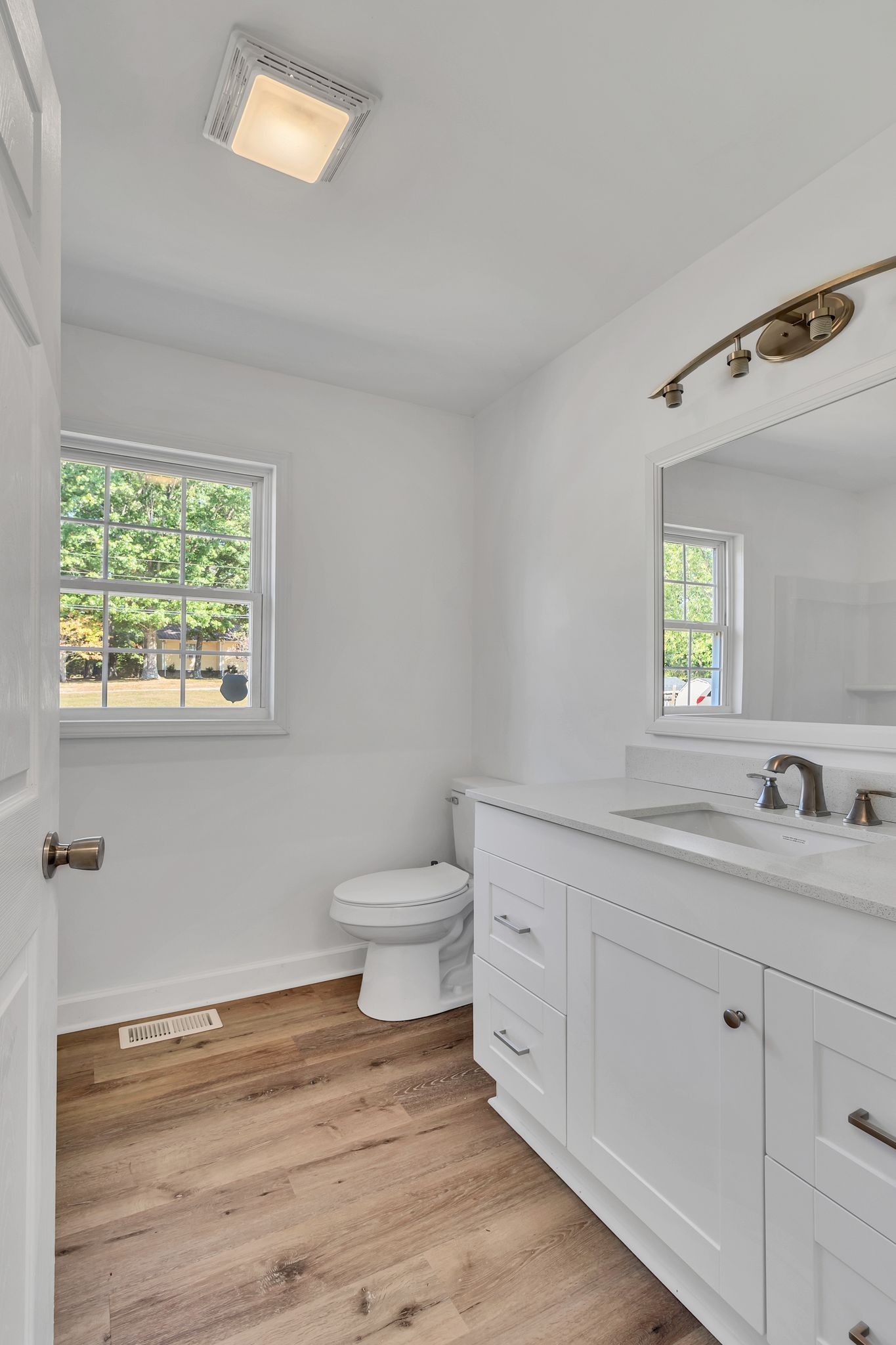 200 The Loop Cir