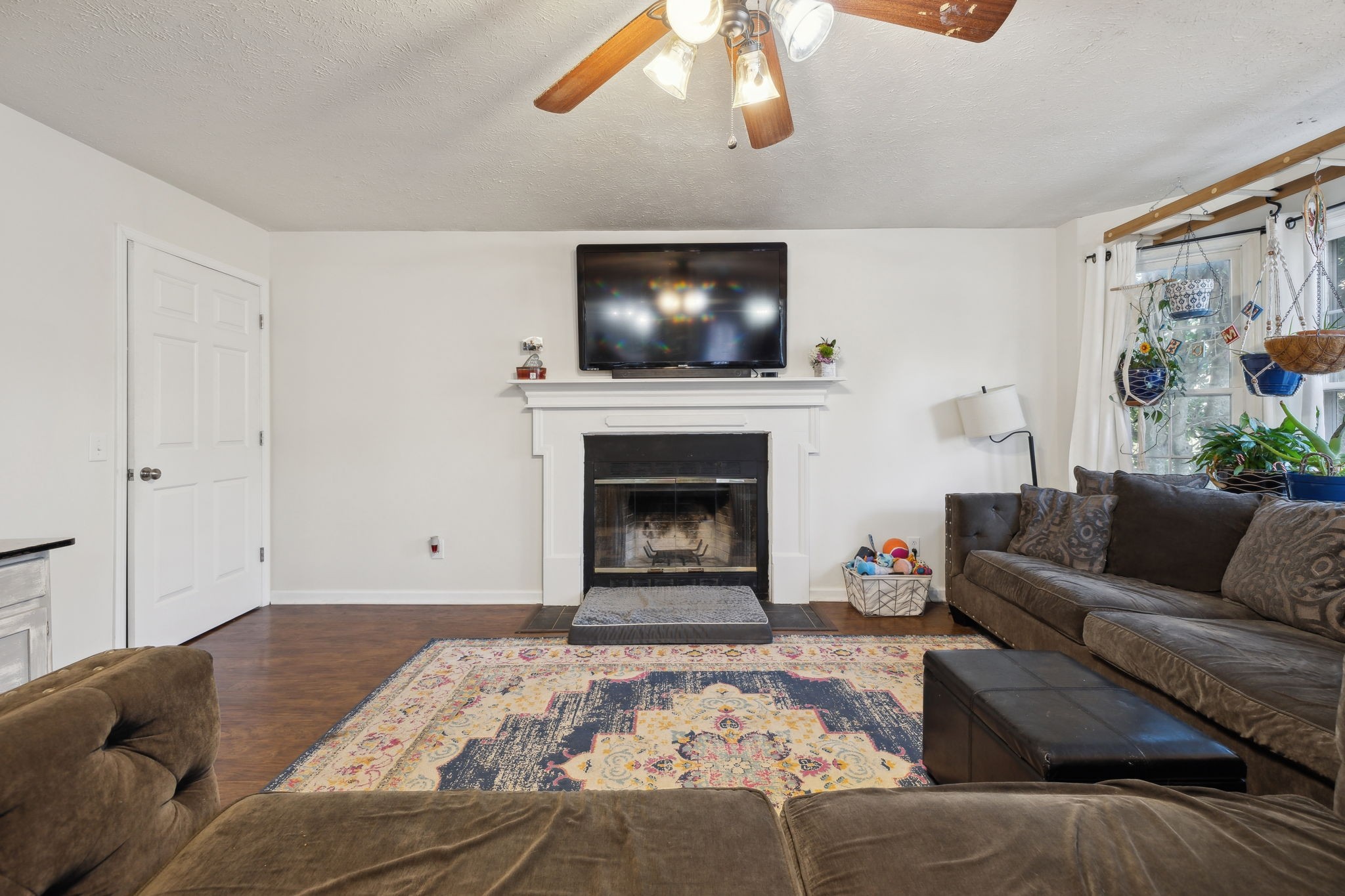 208 Paradise Dr