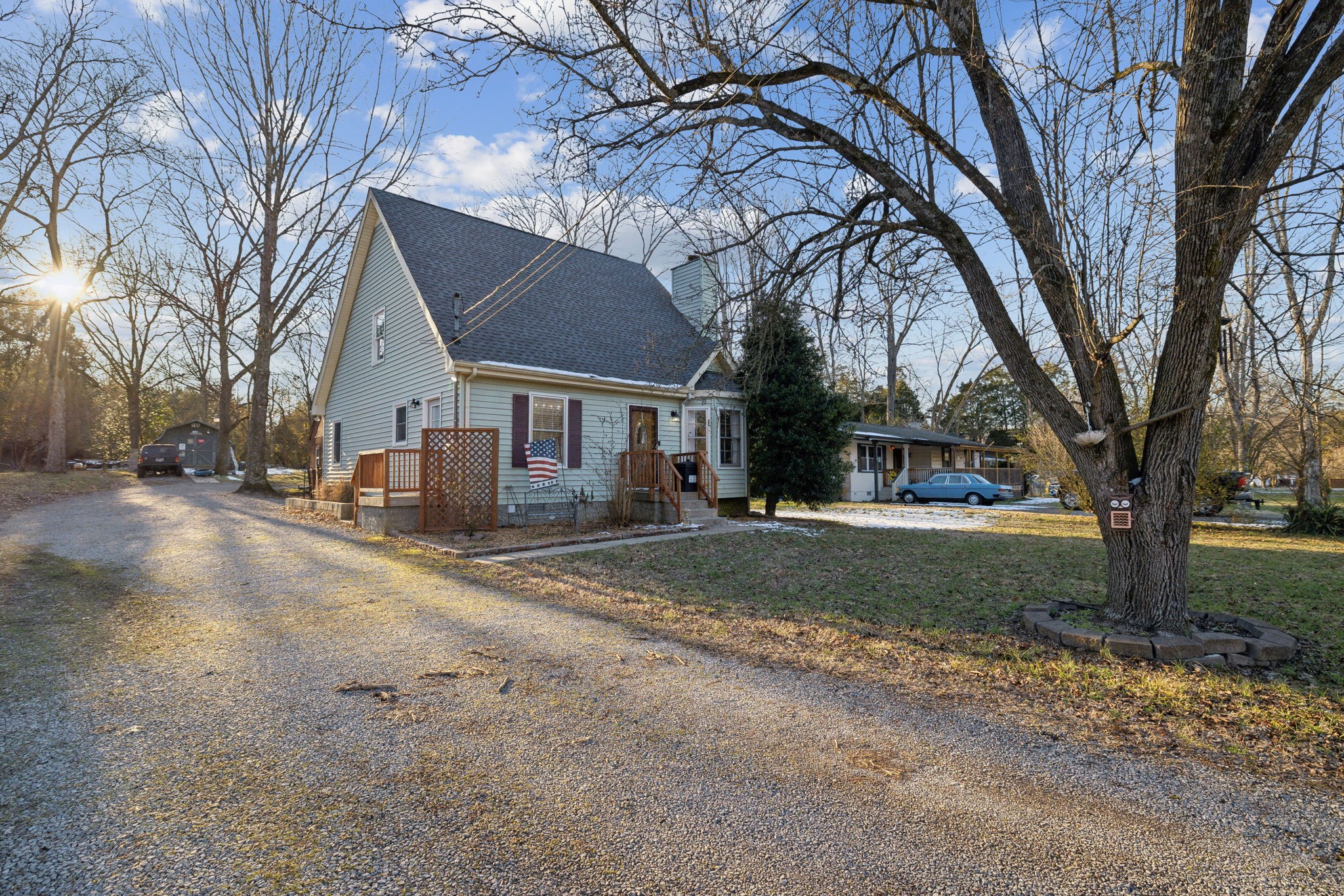208 Paradise Dr