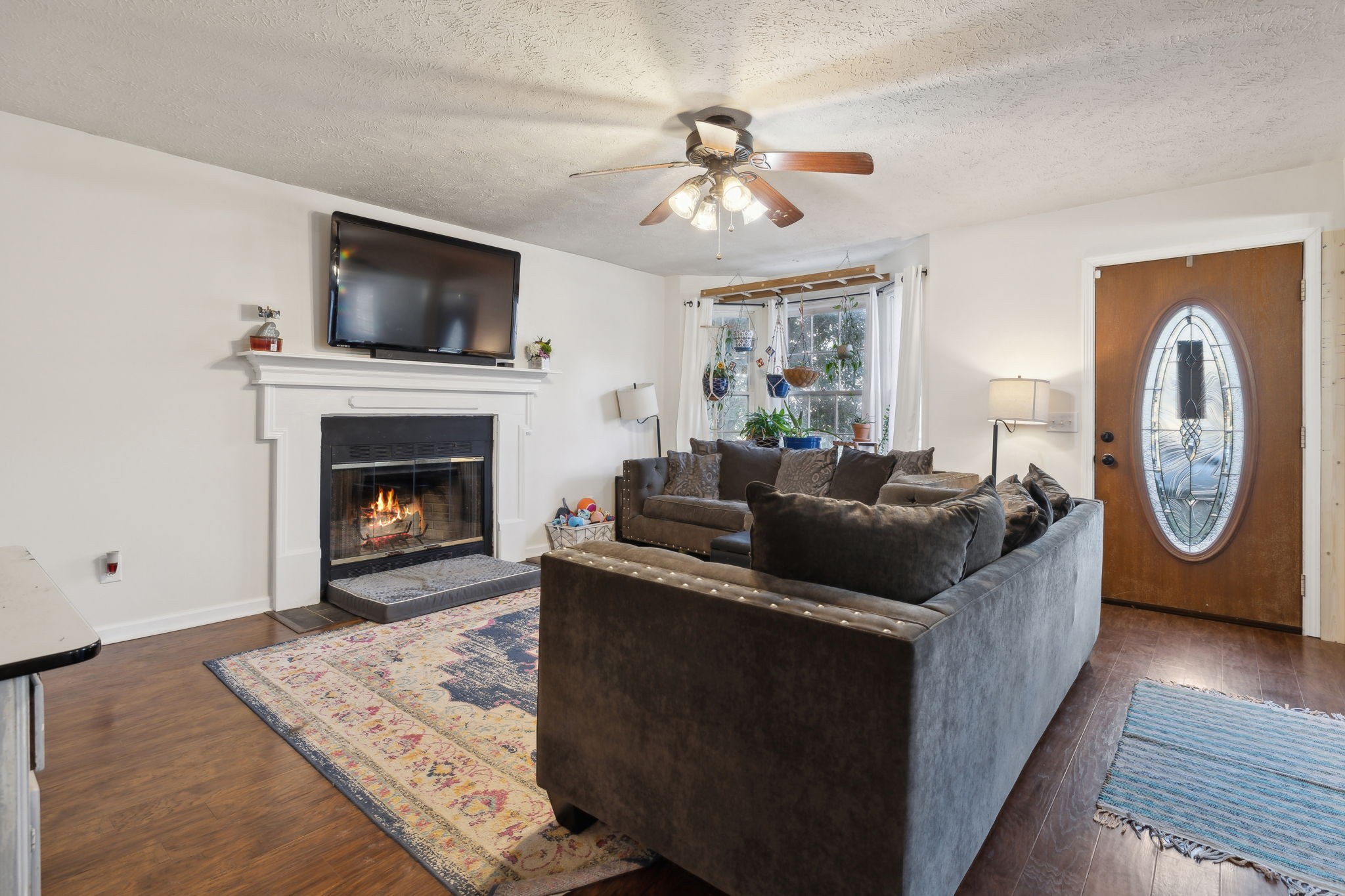 208 Paradise Dr