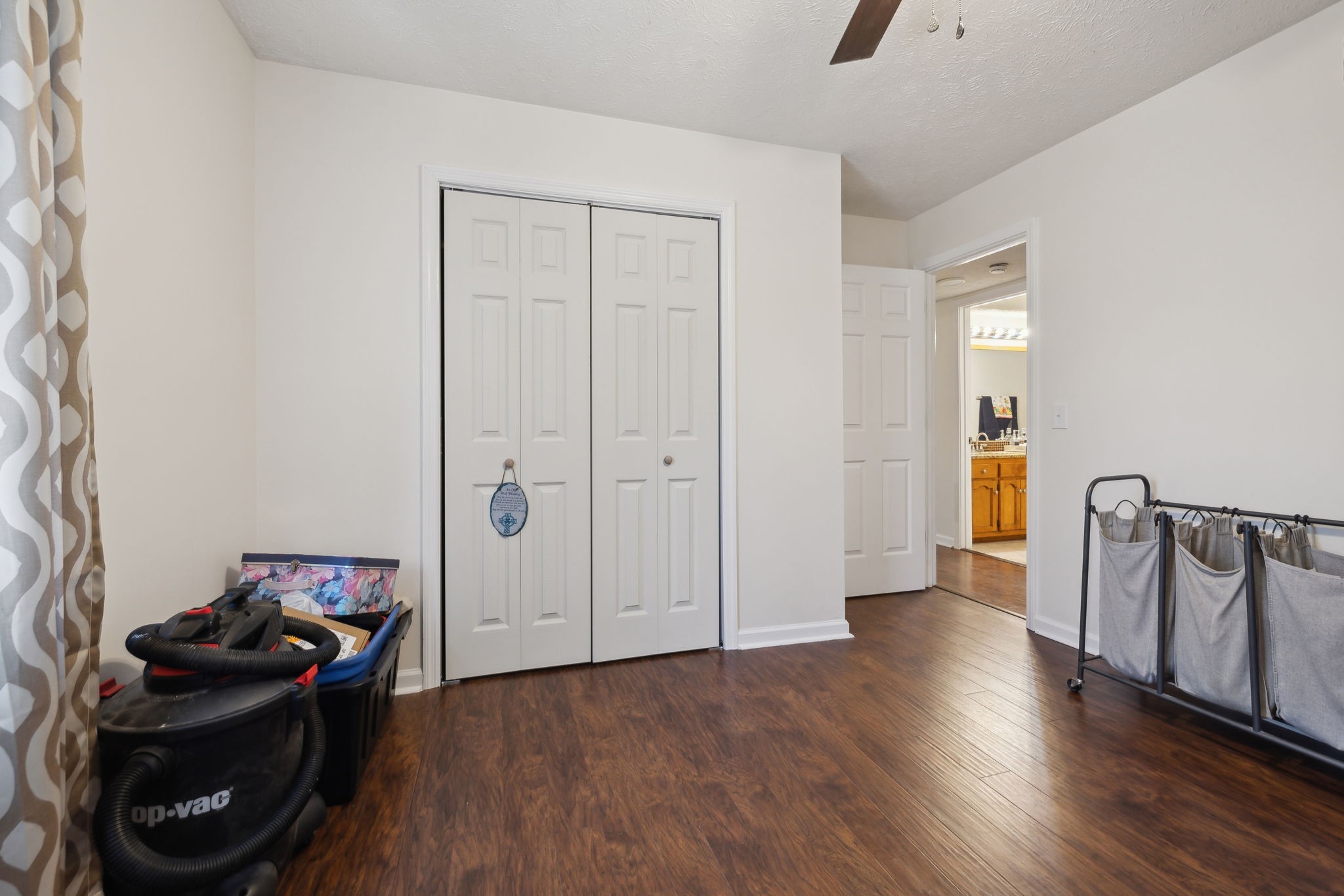 208 Paradise Dr