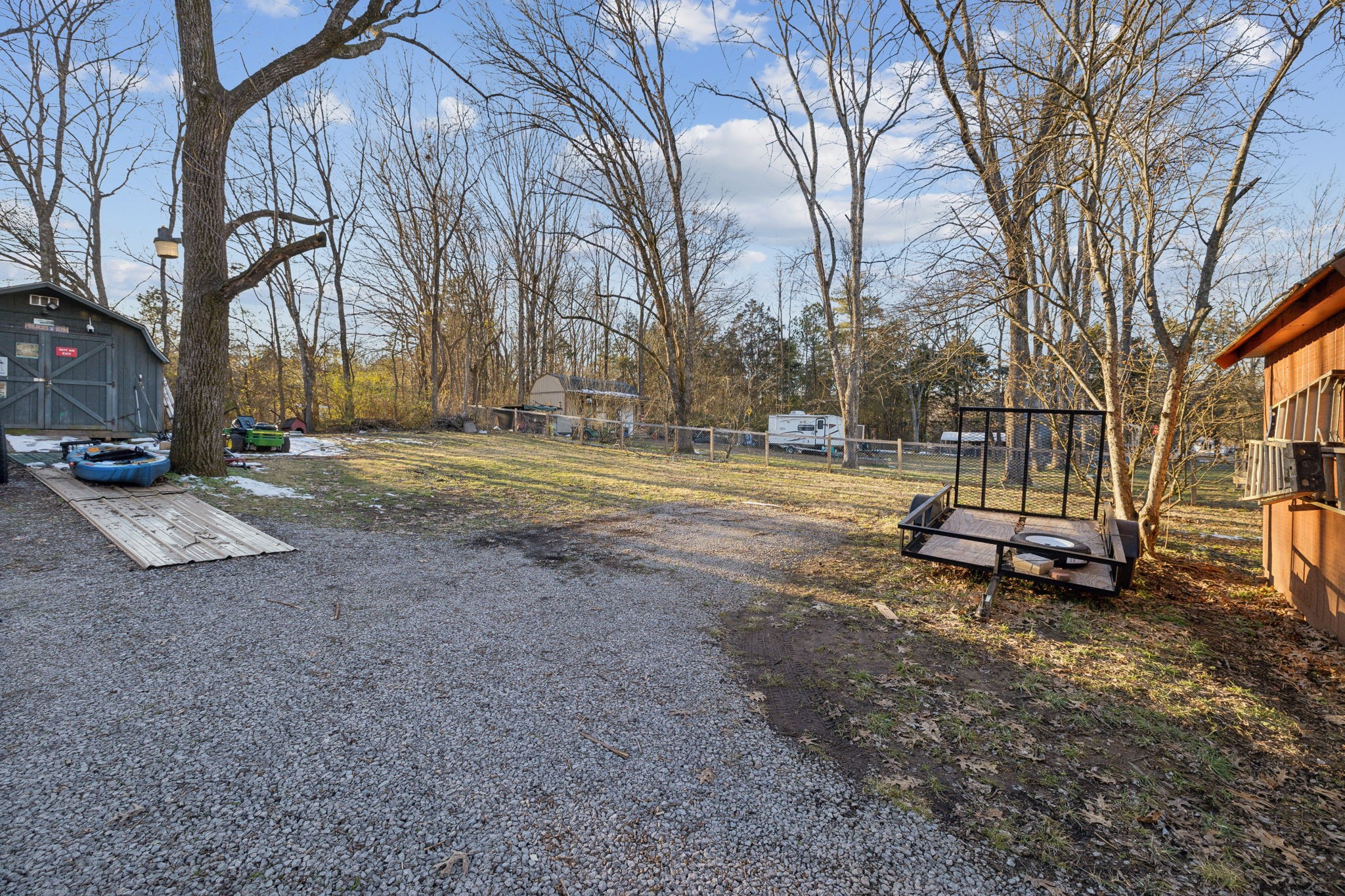 208 Paradise Dr