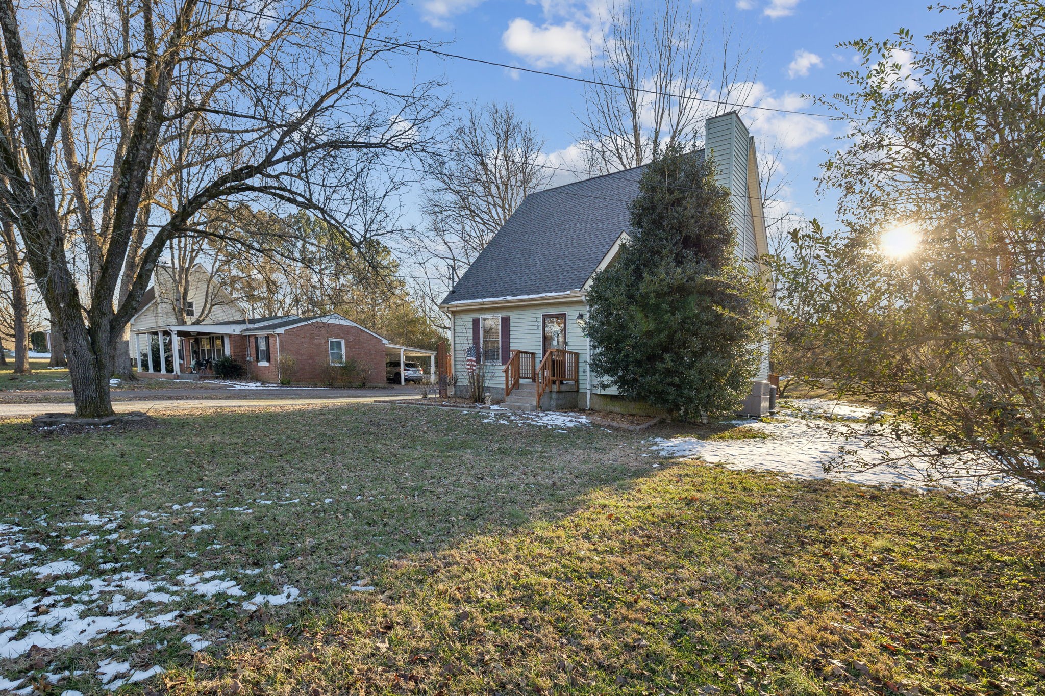 208 Paradise Dr