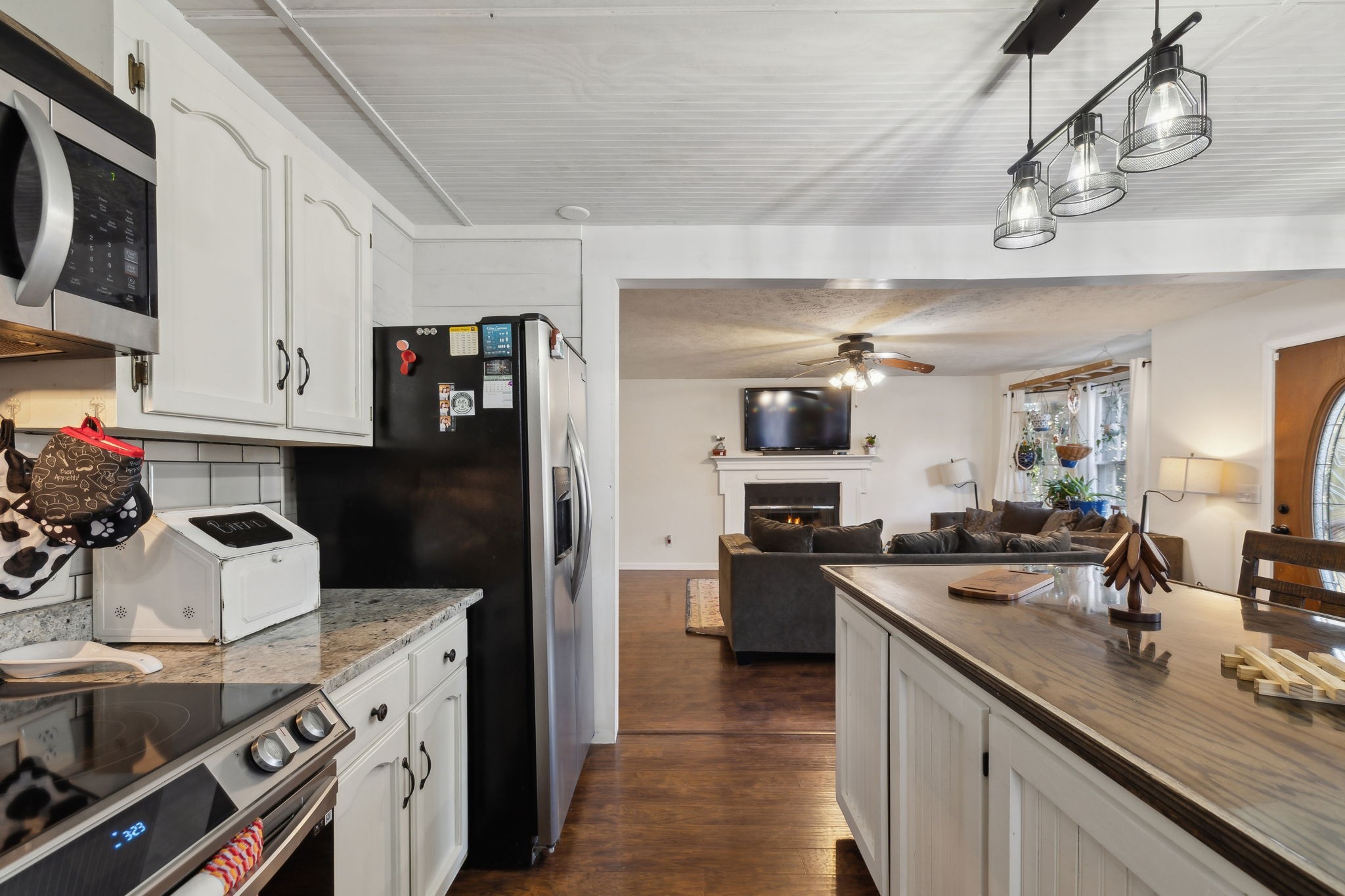 208 Paradise Dr