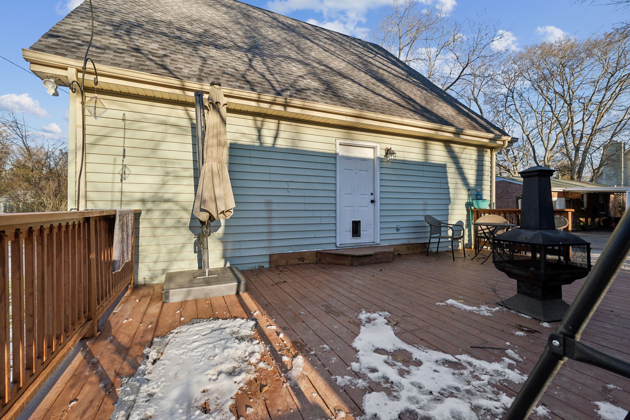 208 Paradise Dr