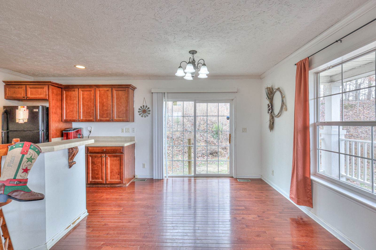 8285 Phillips Hollow Rd