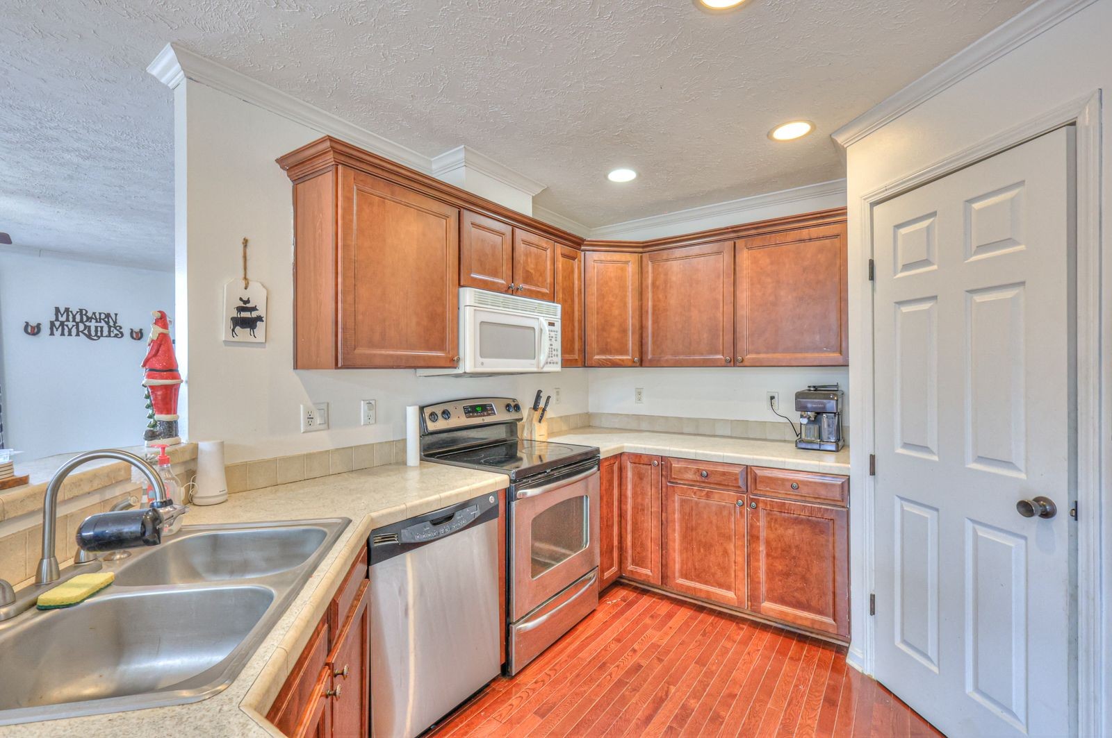 8285 Phillips Hollow Rd