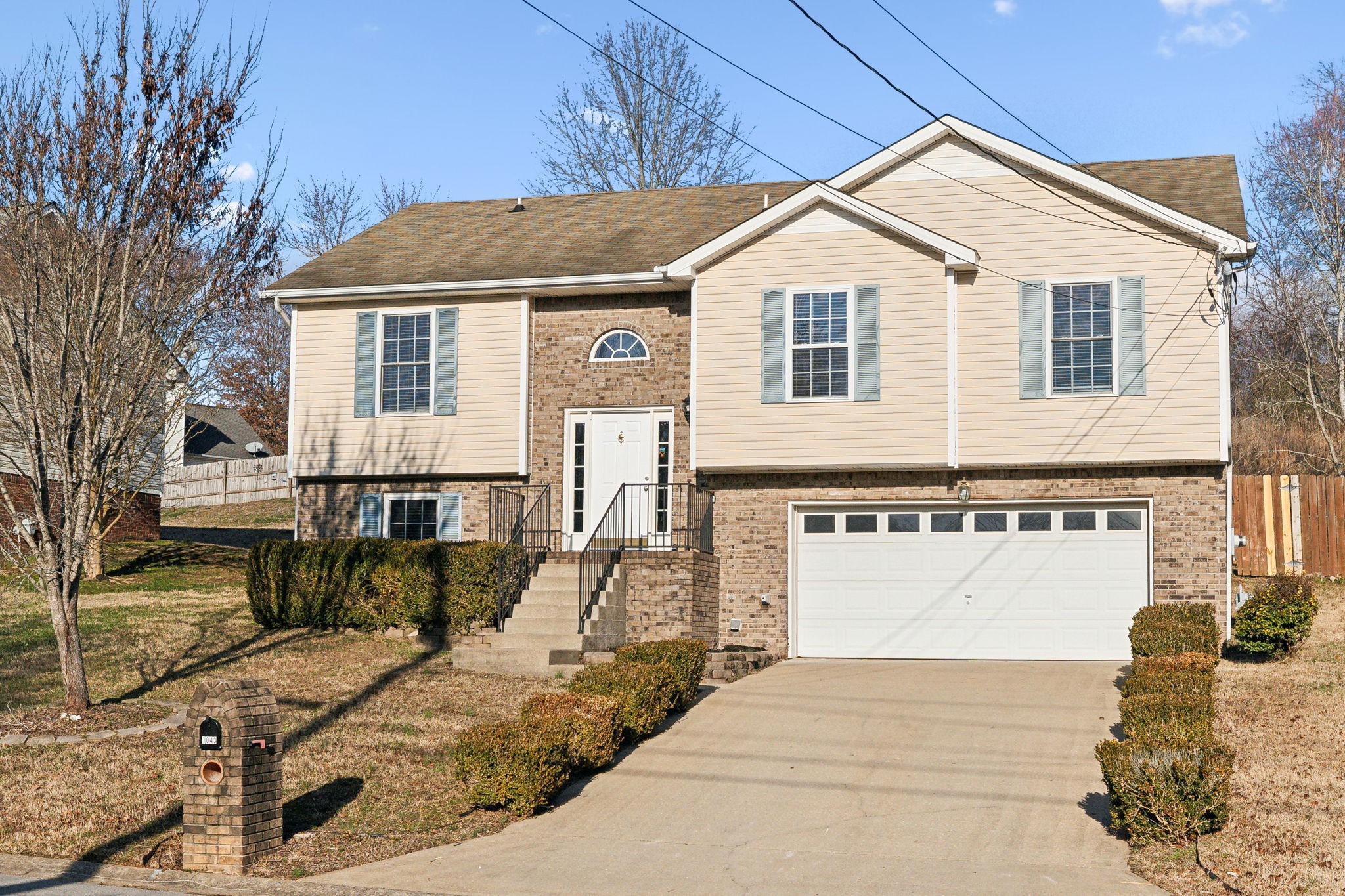 1043 Hedge Apple Dr