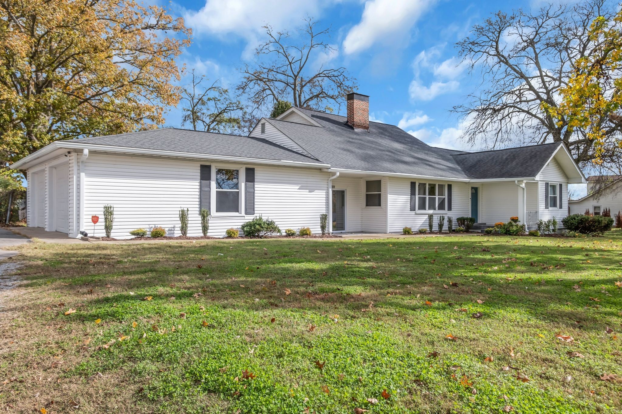 3001 Lakeshore Dr