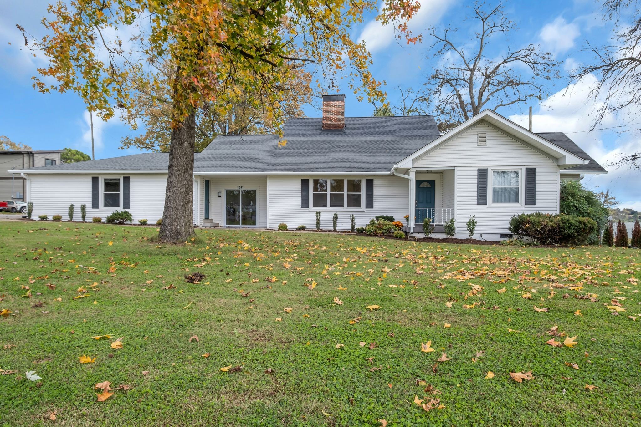3001 Lakeshore Dr
