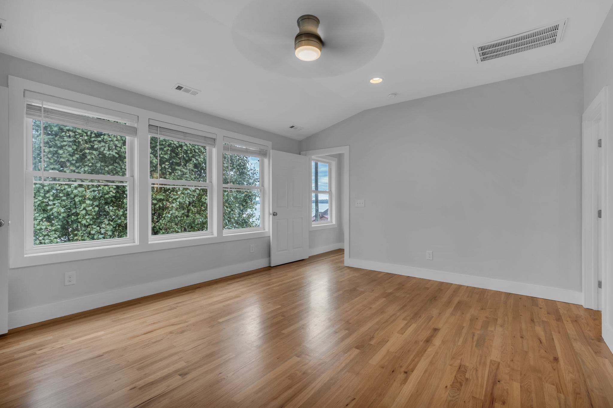 3001 Lakeshore Dr