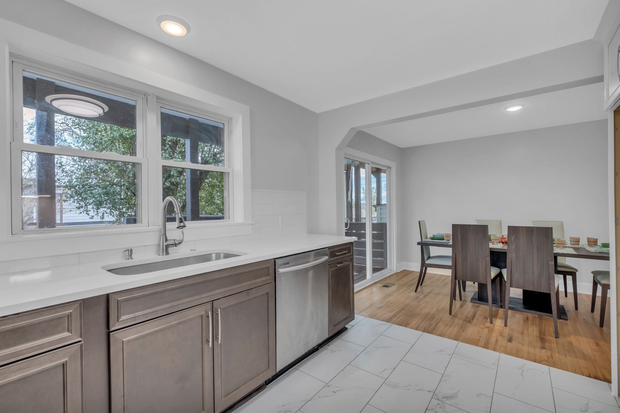 3001 Lakeshore Dr