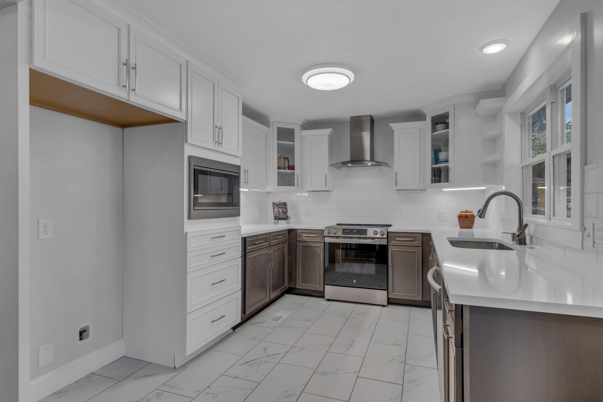 3001 Lakeshore Dr