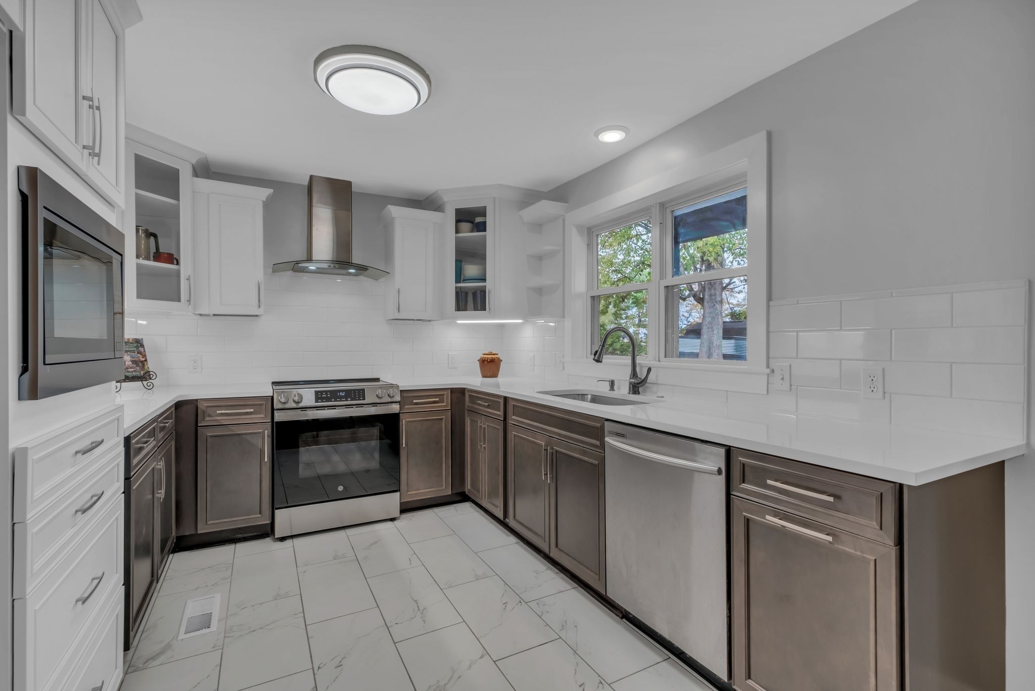 3001 Lakeshore Dr