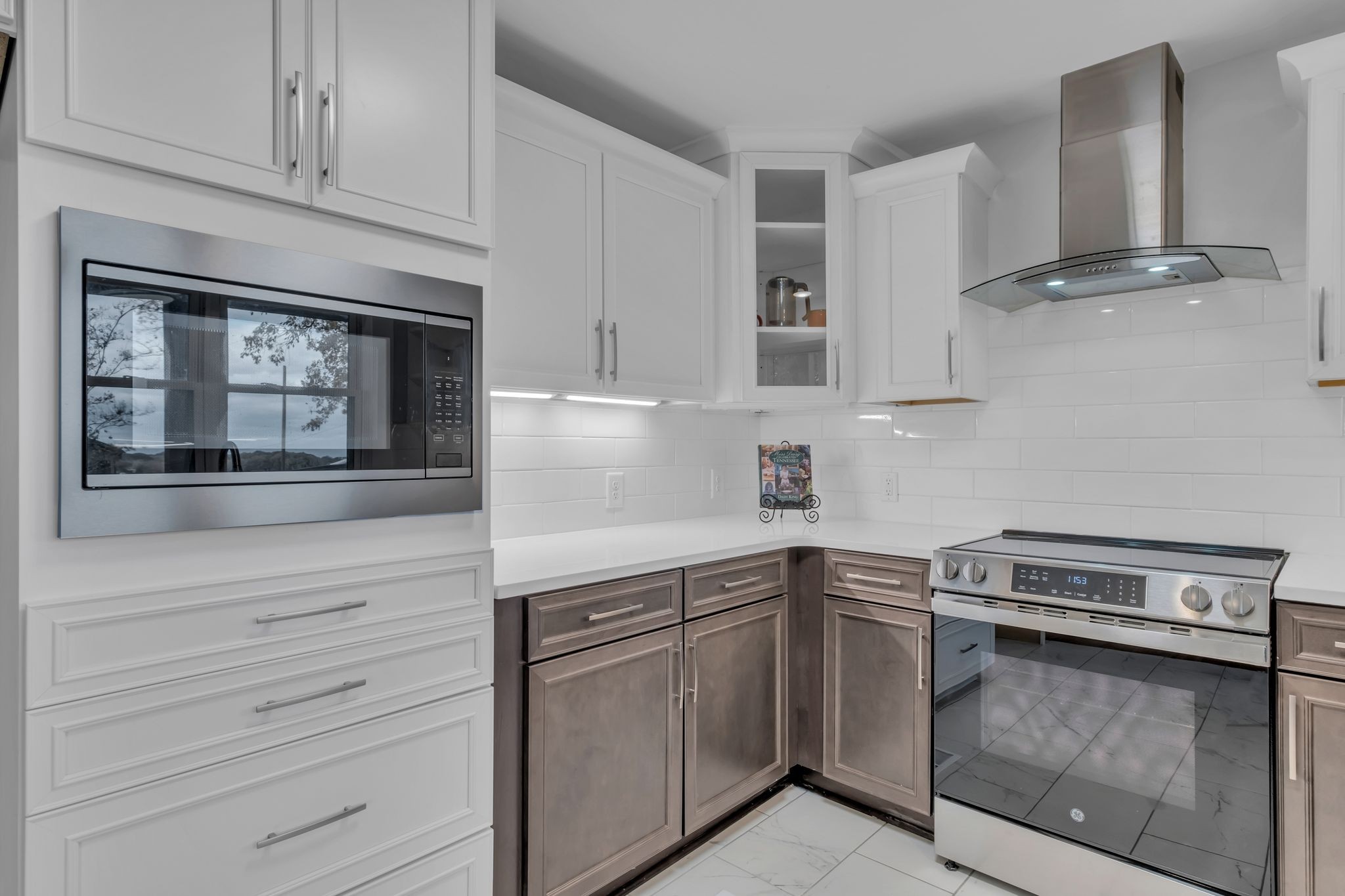 3001 Lakeshore Dr