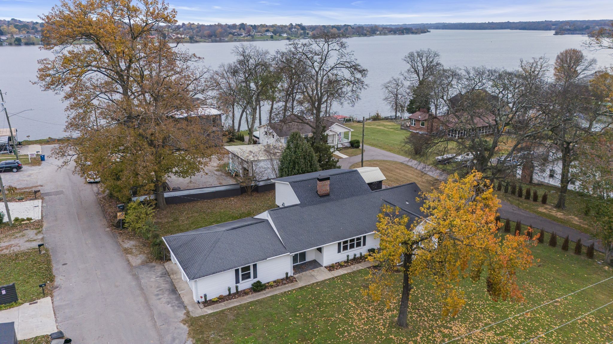 3001 Lakeshore Dr