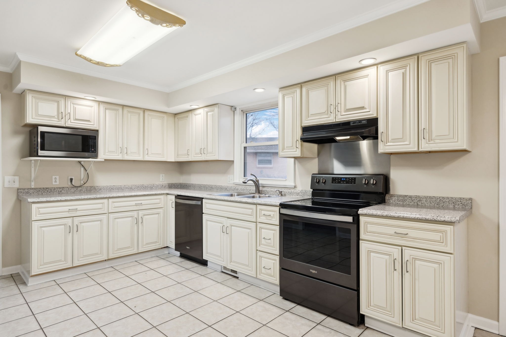 438 Annex Ave