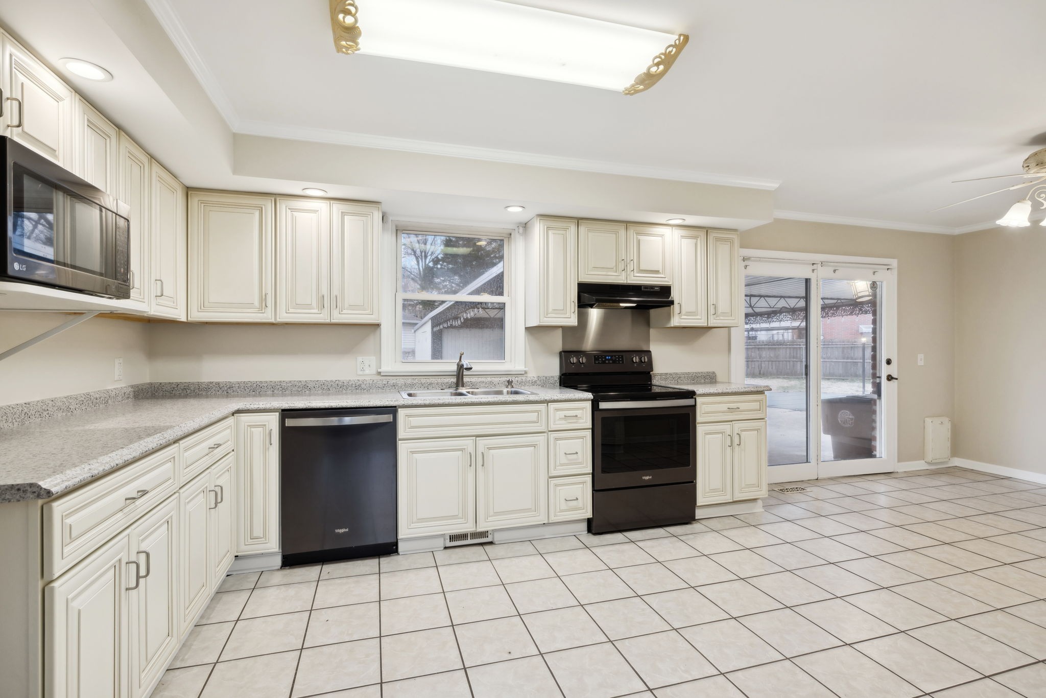 438 Annex Ave
