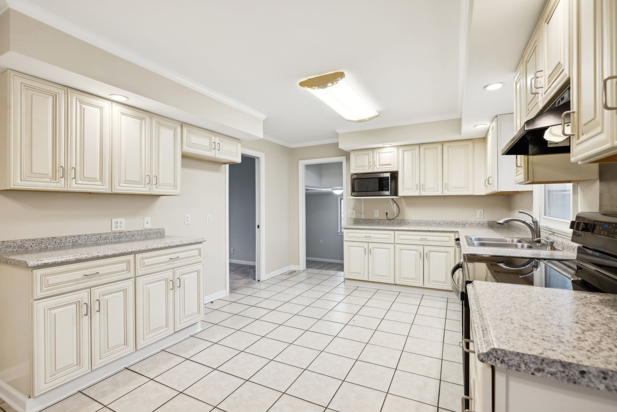 438 Annex Ave