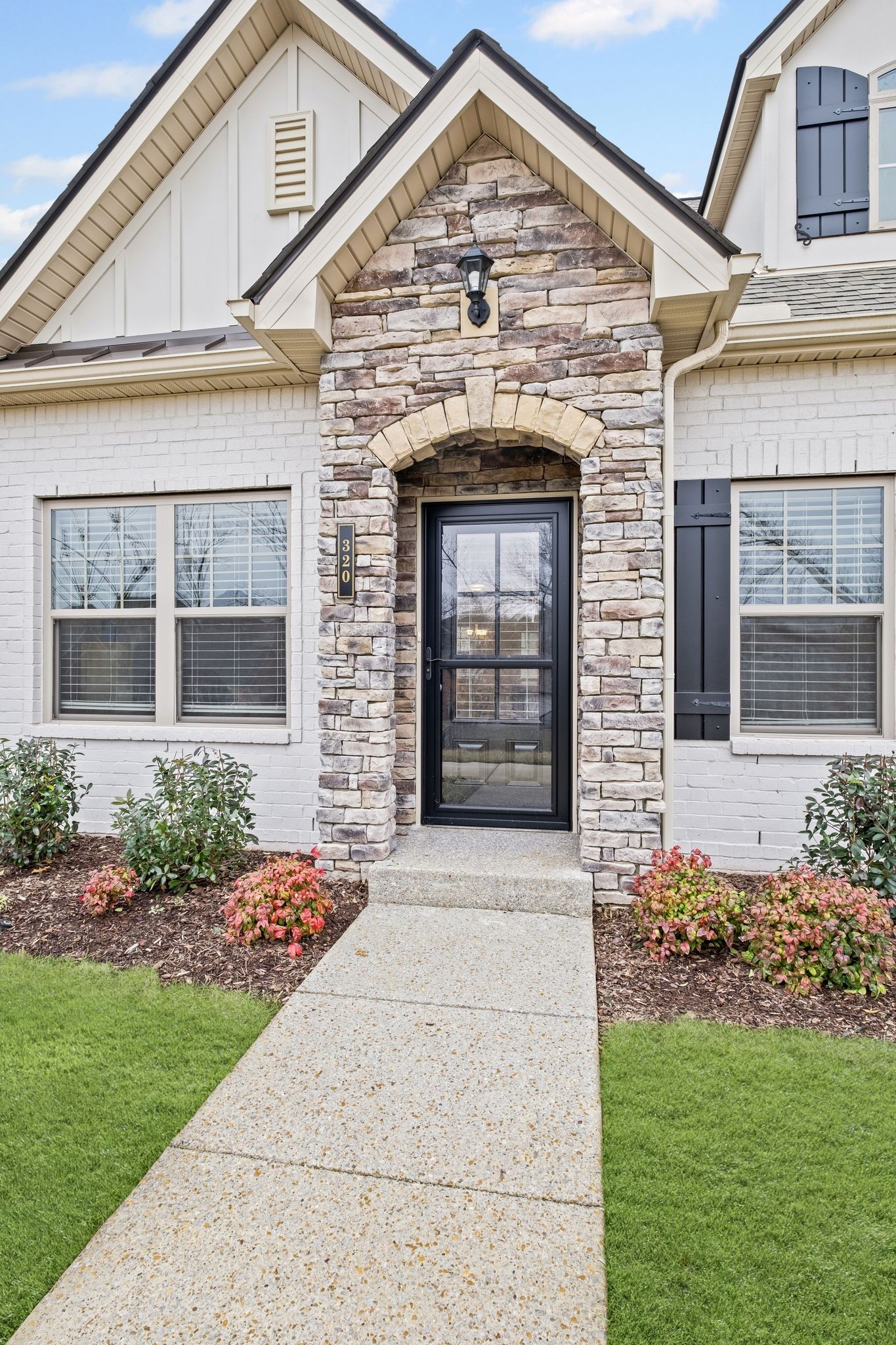 320 Buckner Cir