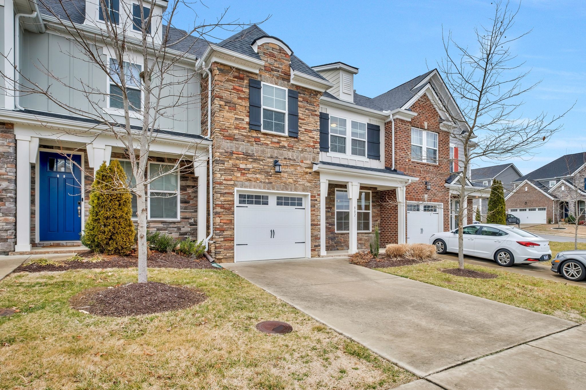 802 Kennear Ln