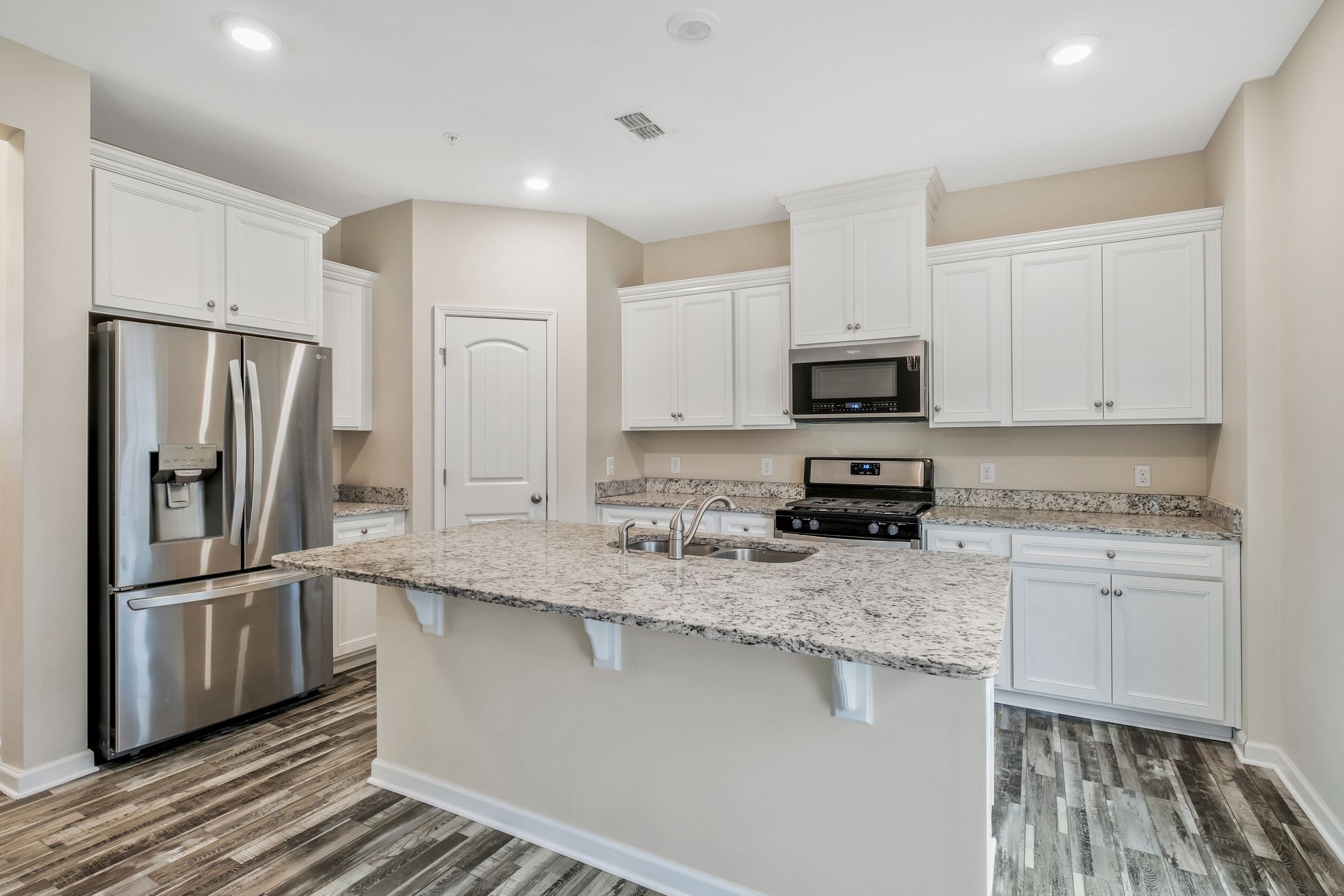 802 Kennear Ln