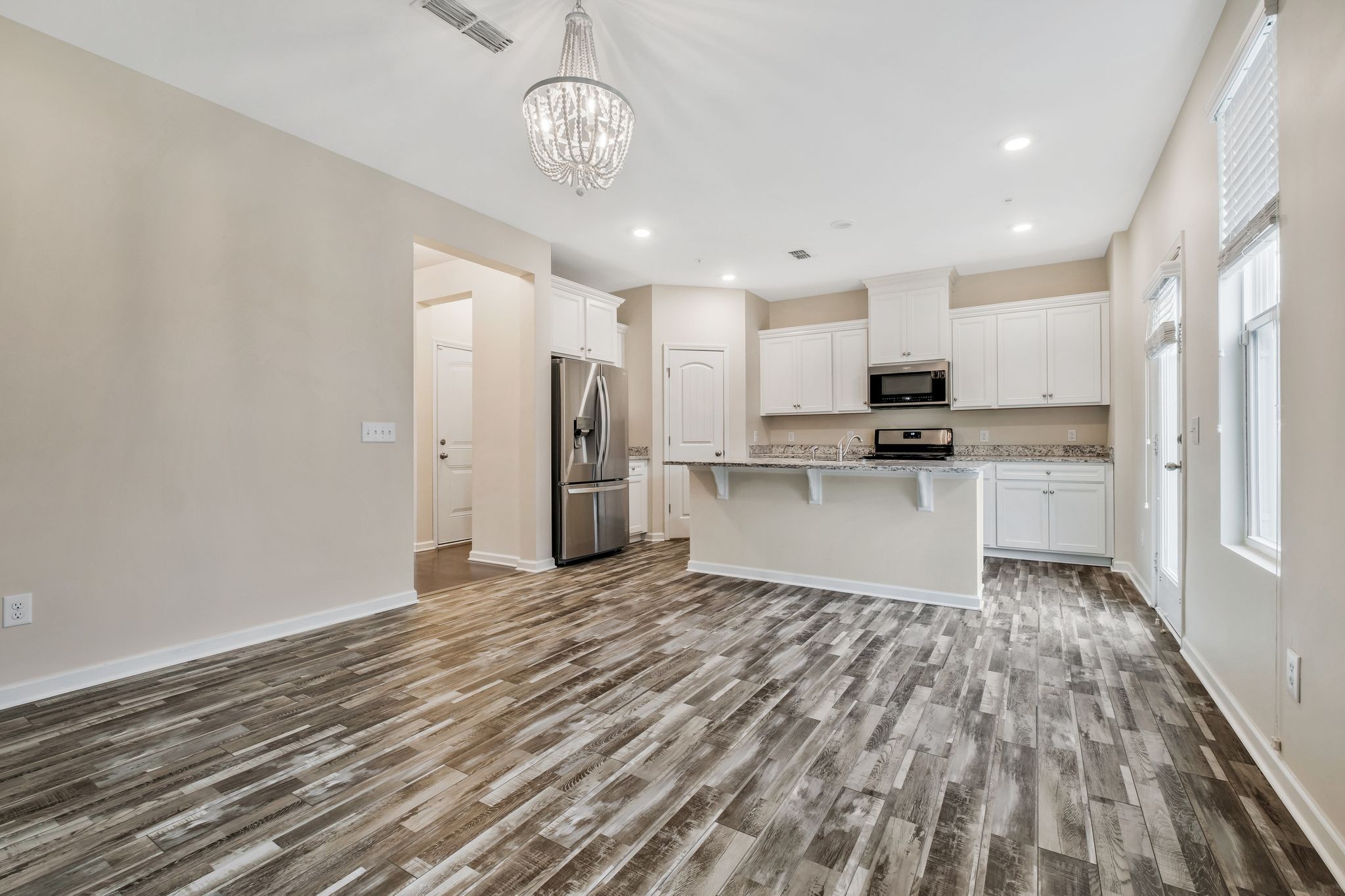 802 Kennear Ln