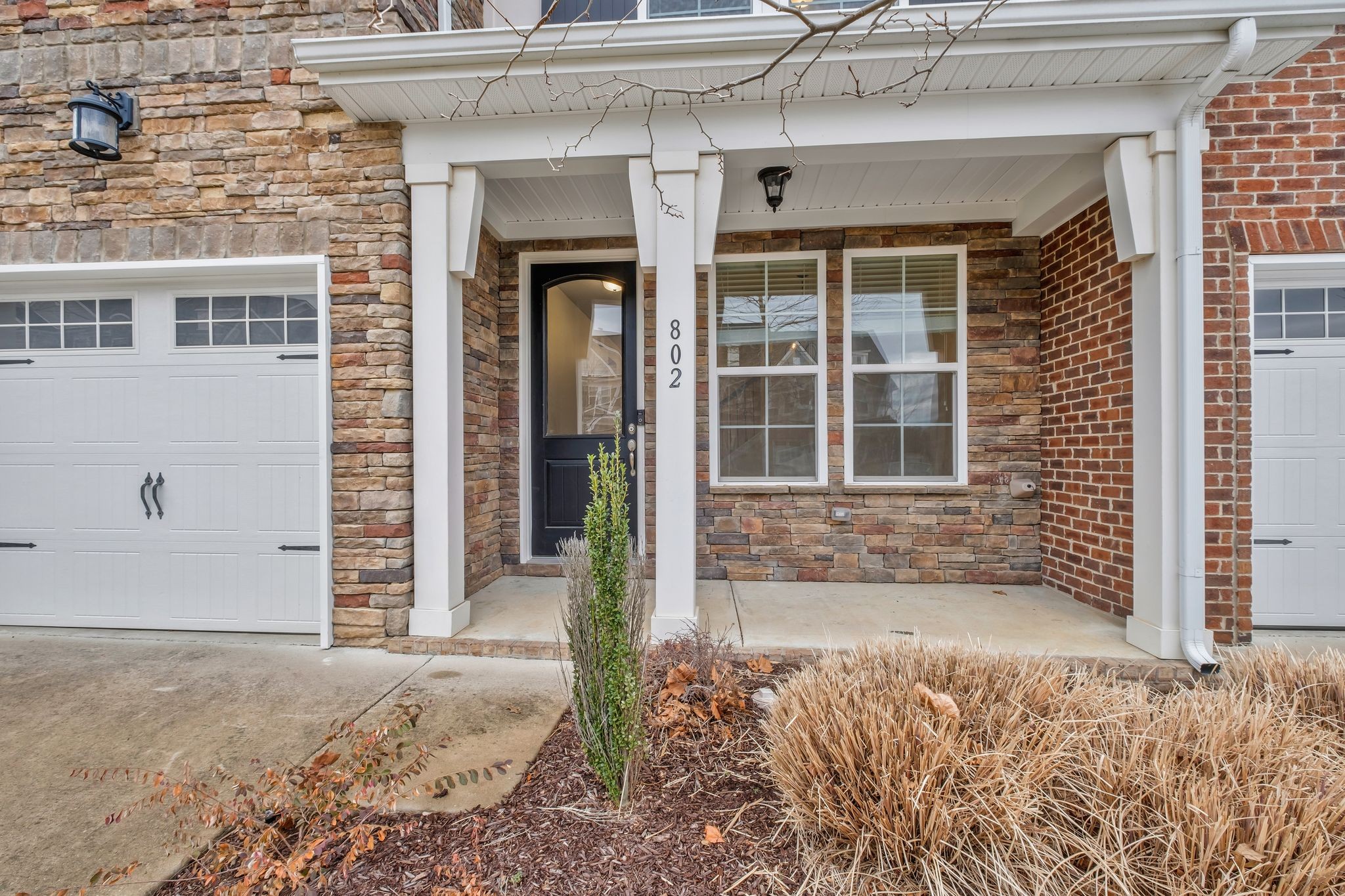 802 Kennear Ln
