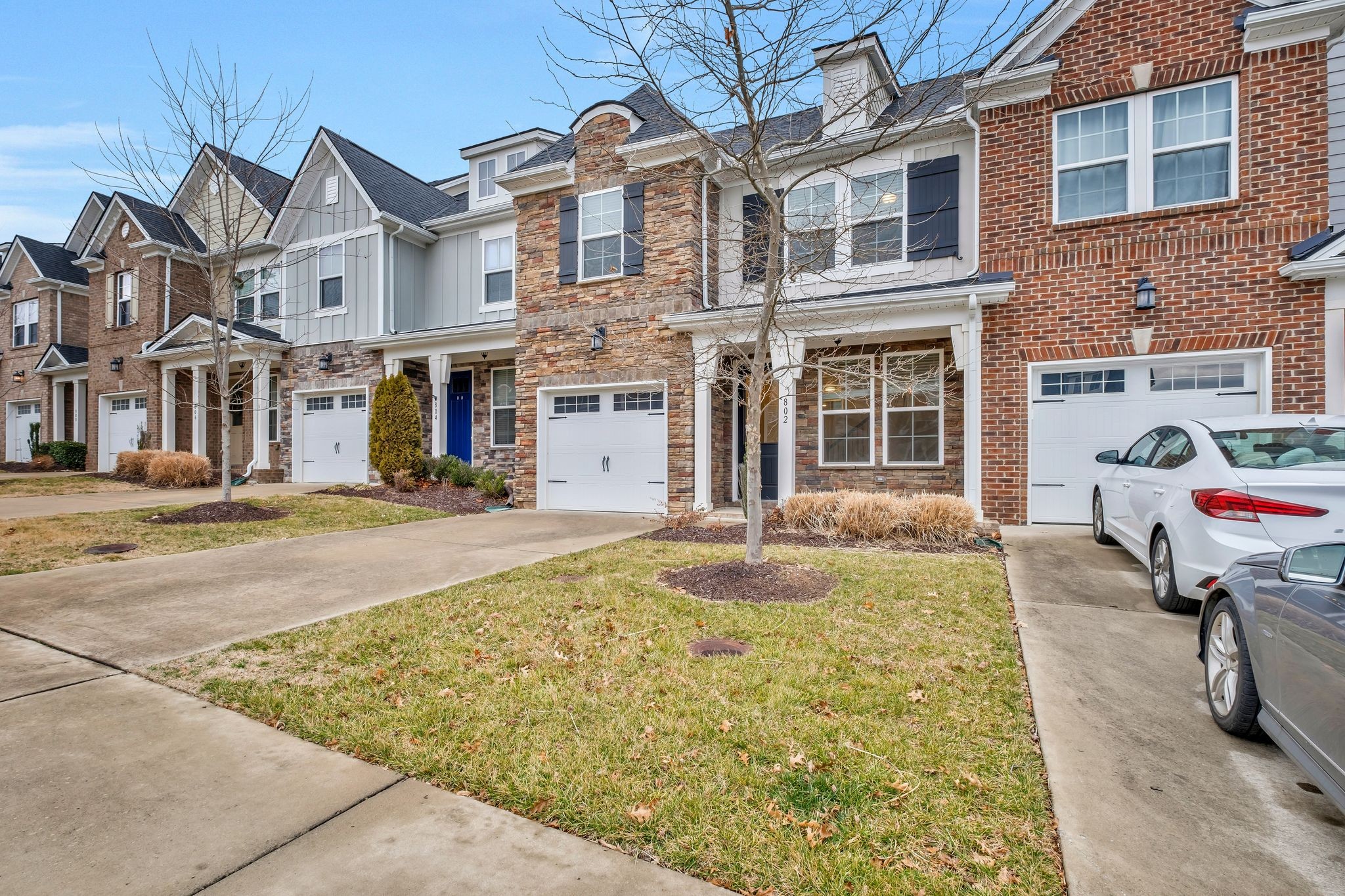 802 Kennear Ln
