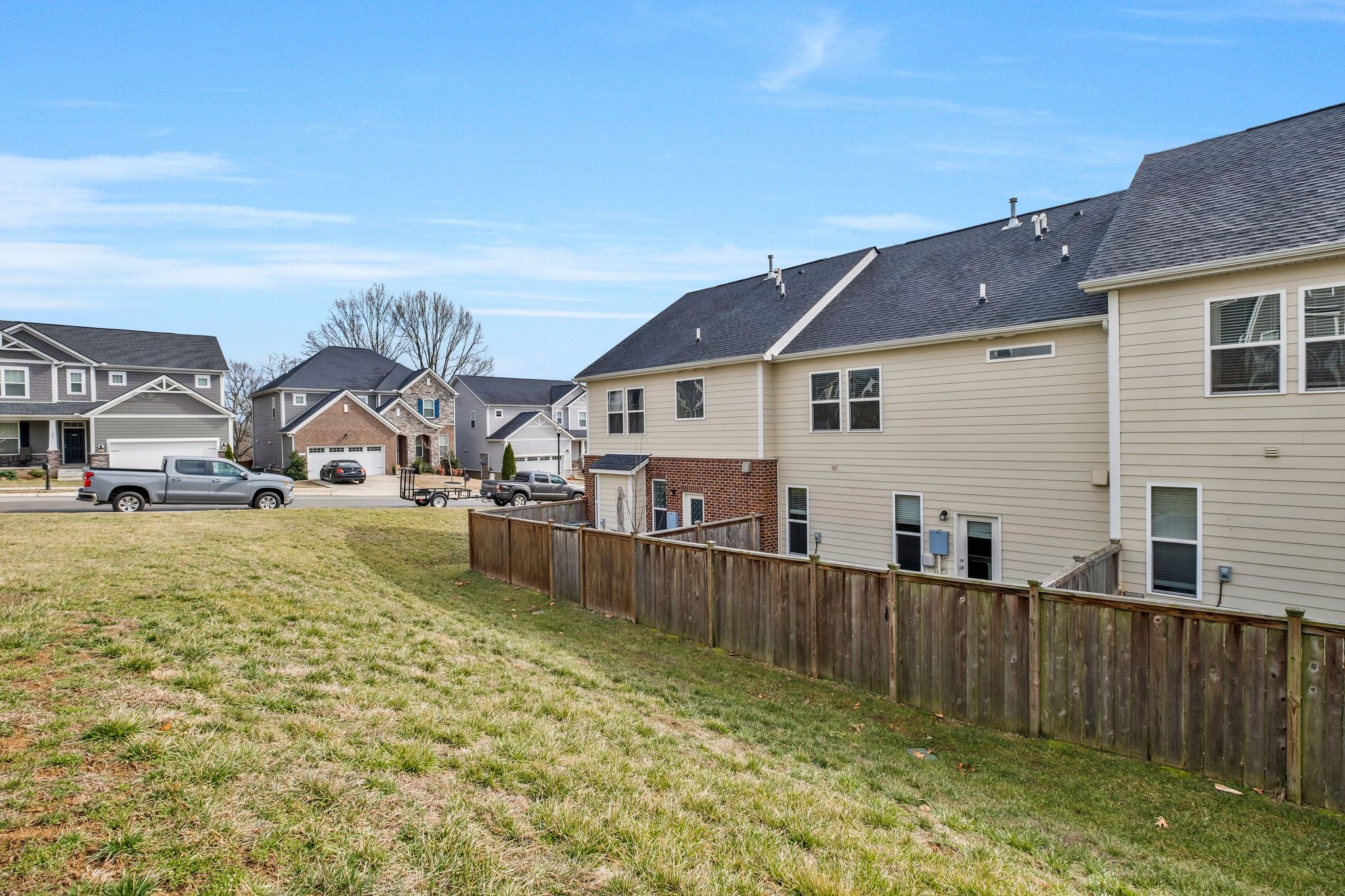 802 Kennear Ln