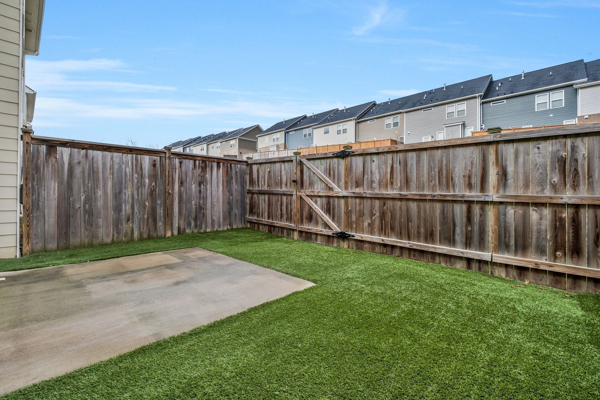 802 Kennear Ln
