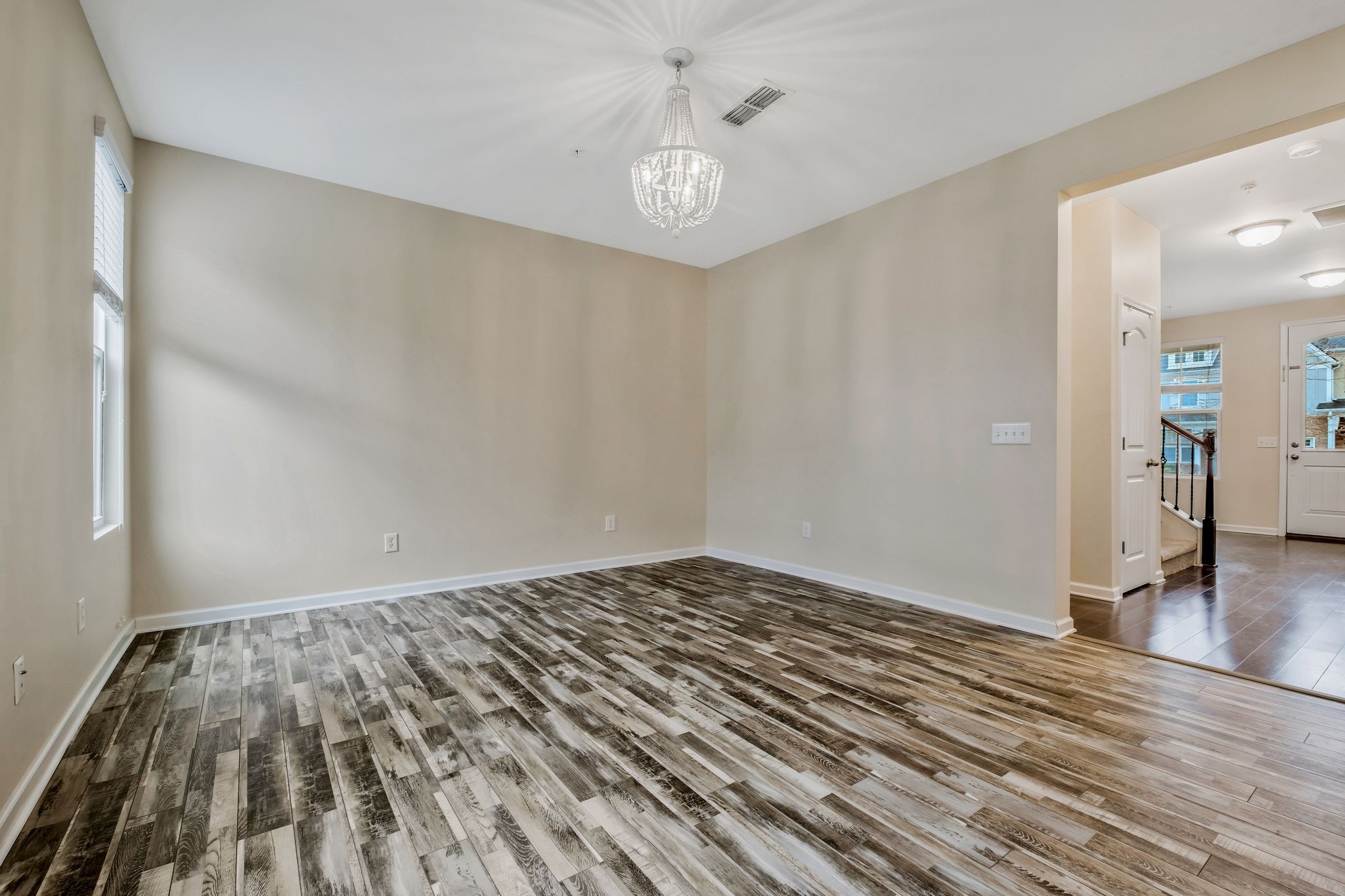 802 Kennear Ln