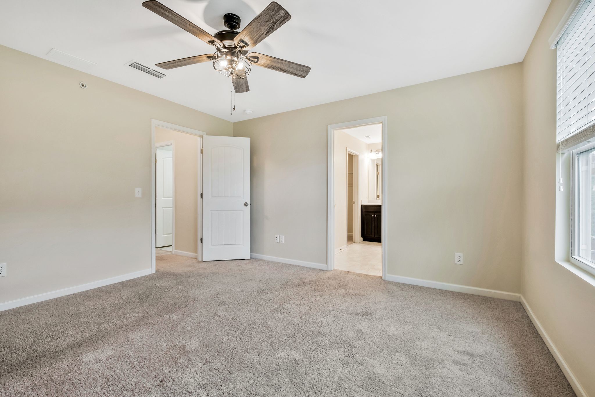 802 Kennear Ln