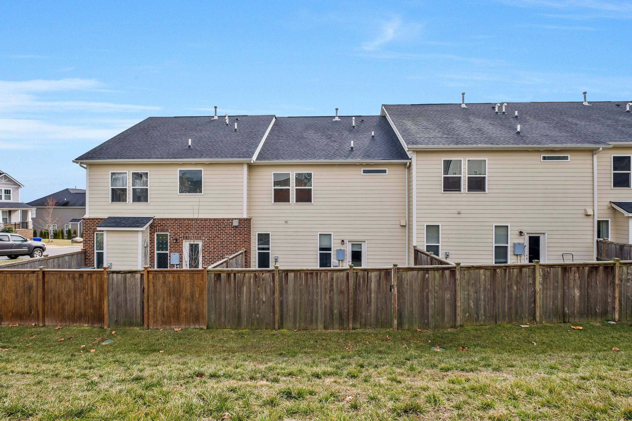 802 Kennear Ln